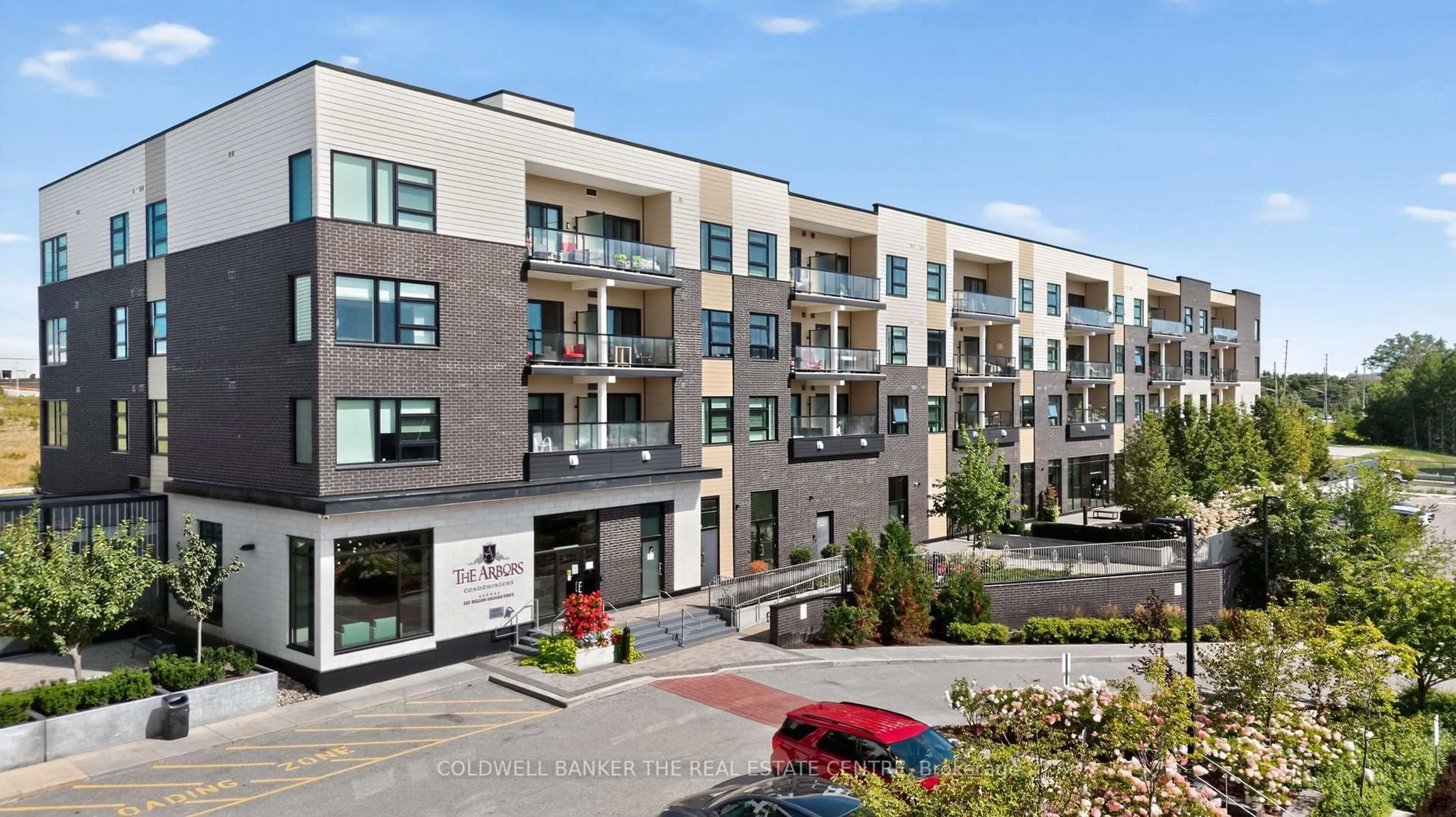 Patio, building for 555 William Graham Dr, Aurora Ontario L4G 7C4