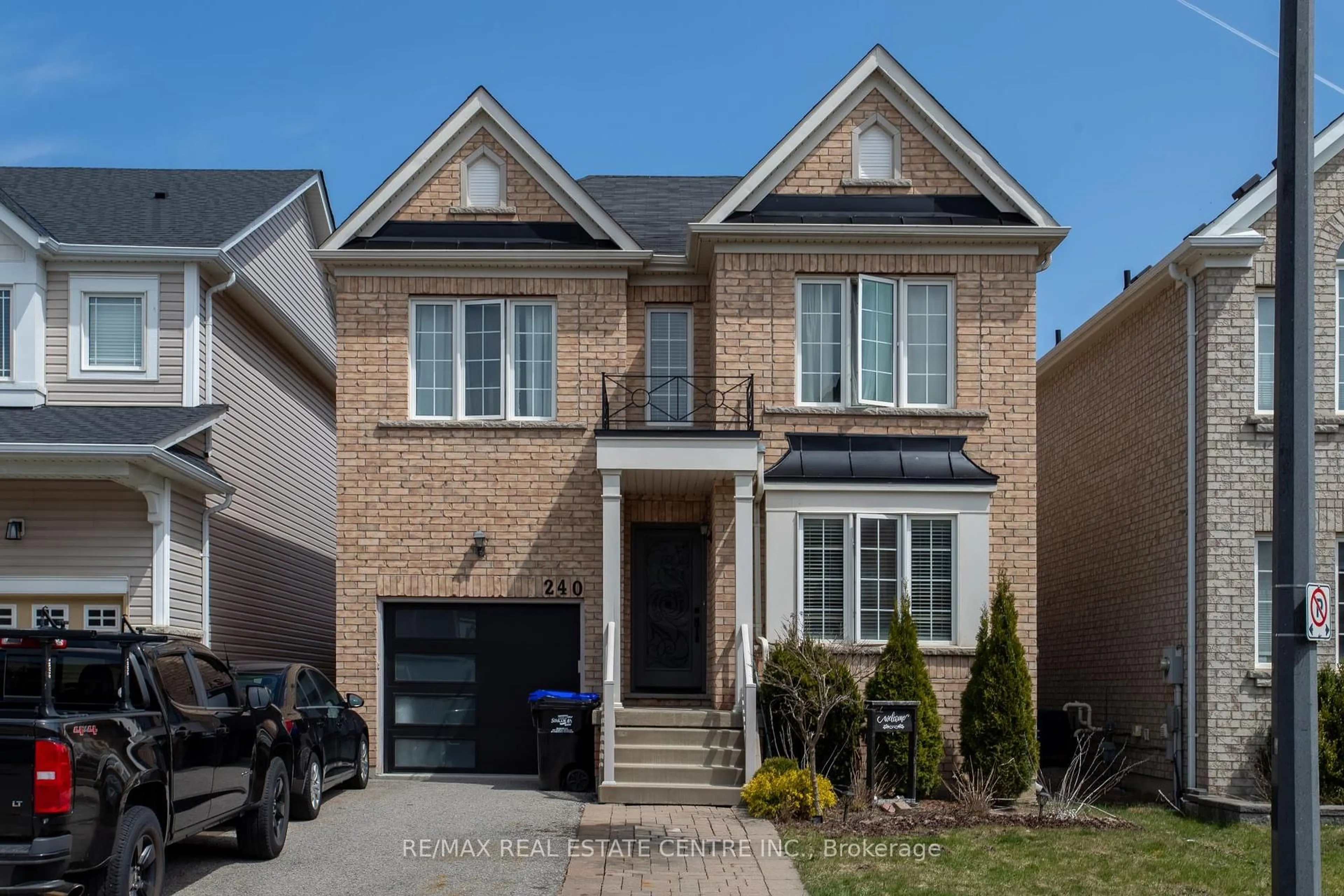 Home with brick exterior material, street for 240 Armstrong Cres, Bradford West Gwillimbury Ontario L3Z 2A4