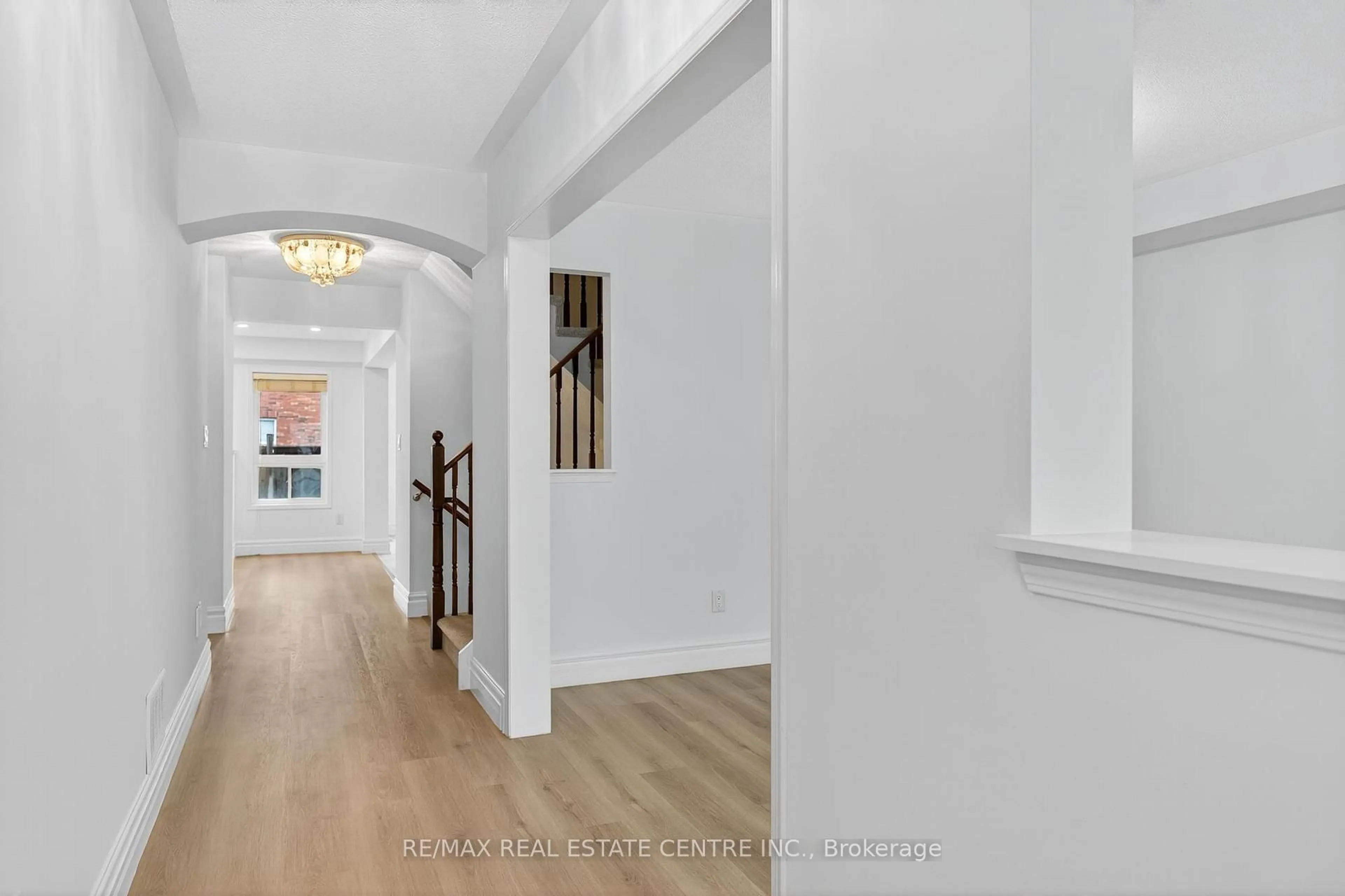 Indoor foyer for 240 Armstrong Cres, Bradford West Gwillimbury Ontario L3Z 2A4