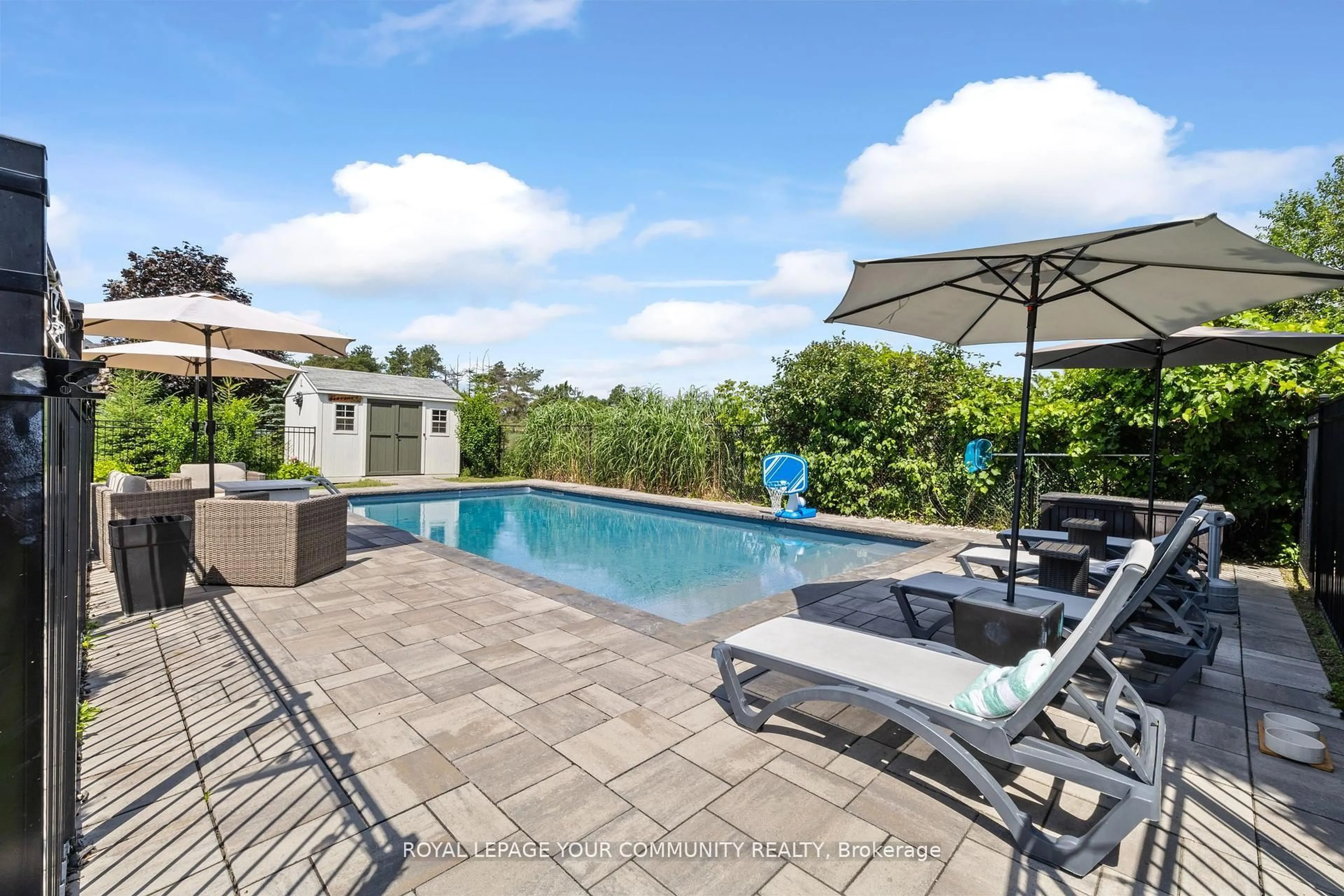 Pool for 70 Simmons St, Vaughan Ontario L4H 4X7