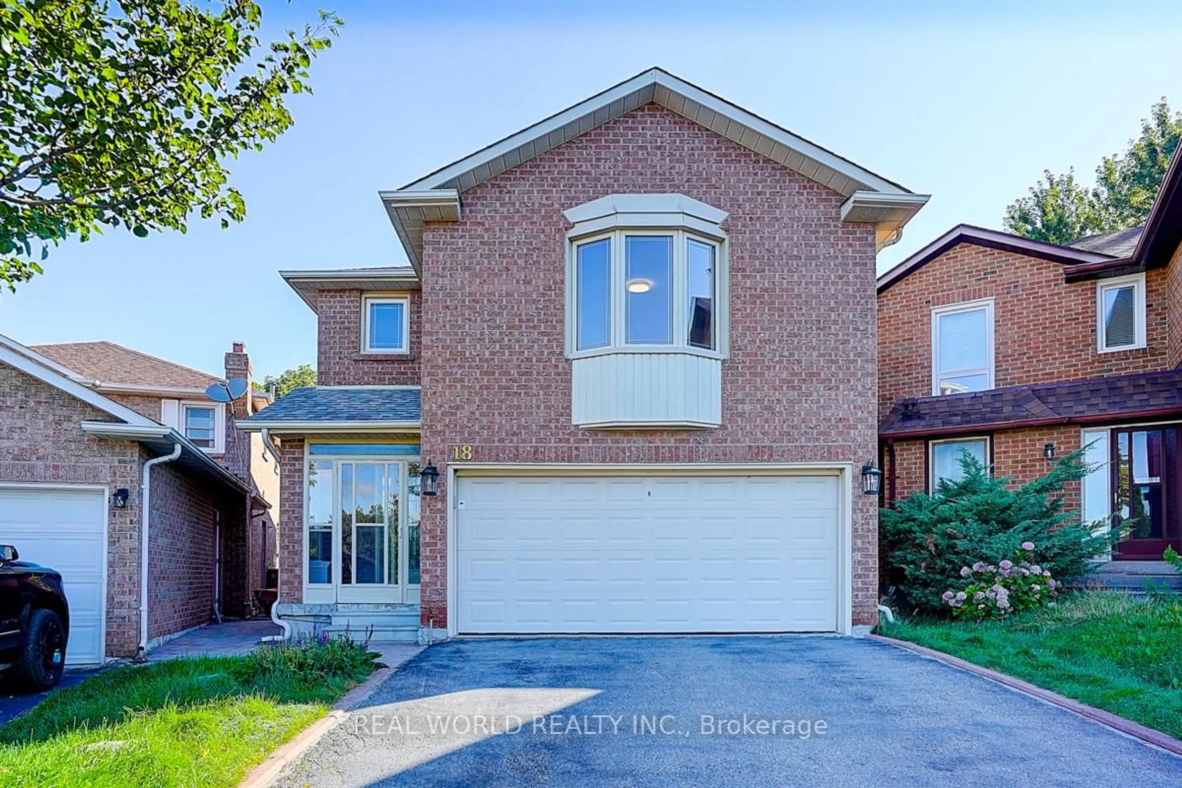 Home with brick exterior material, street for 18 Kilbarry Crt, Richmond Hill Ontario L4C 6M8