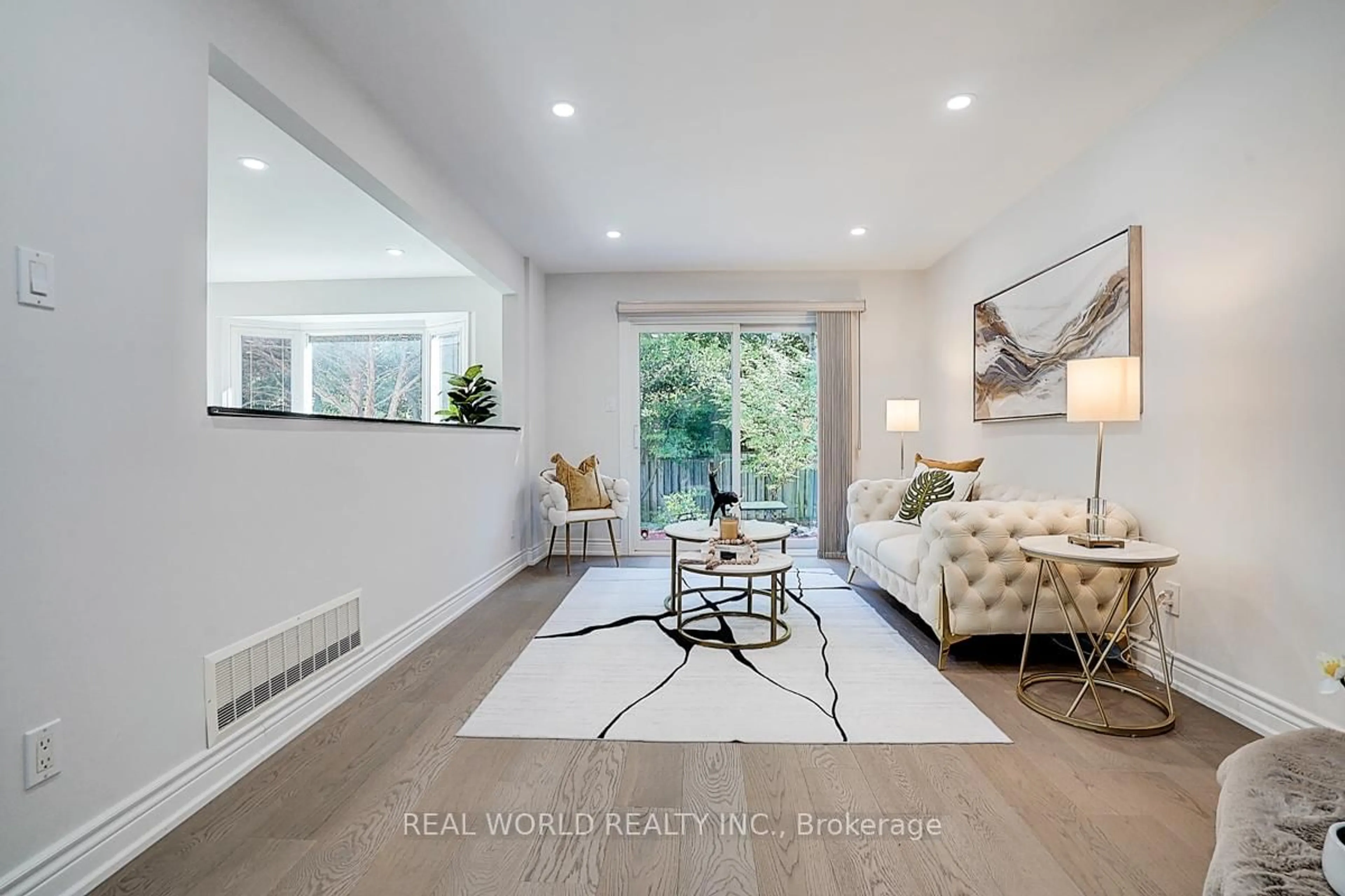 Unknown for 18 Kilbarry Crt, Richmond Hill Ontario L4C 6M8
