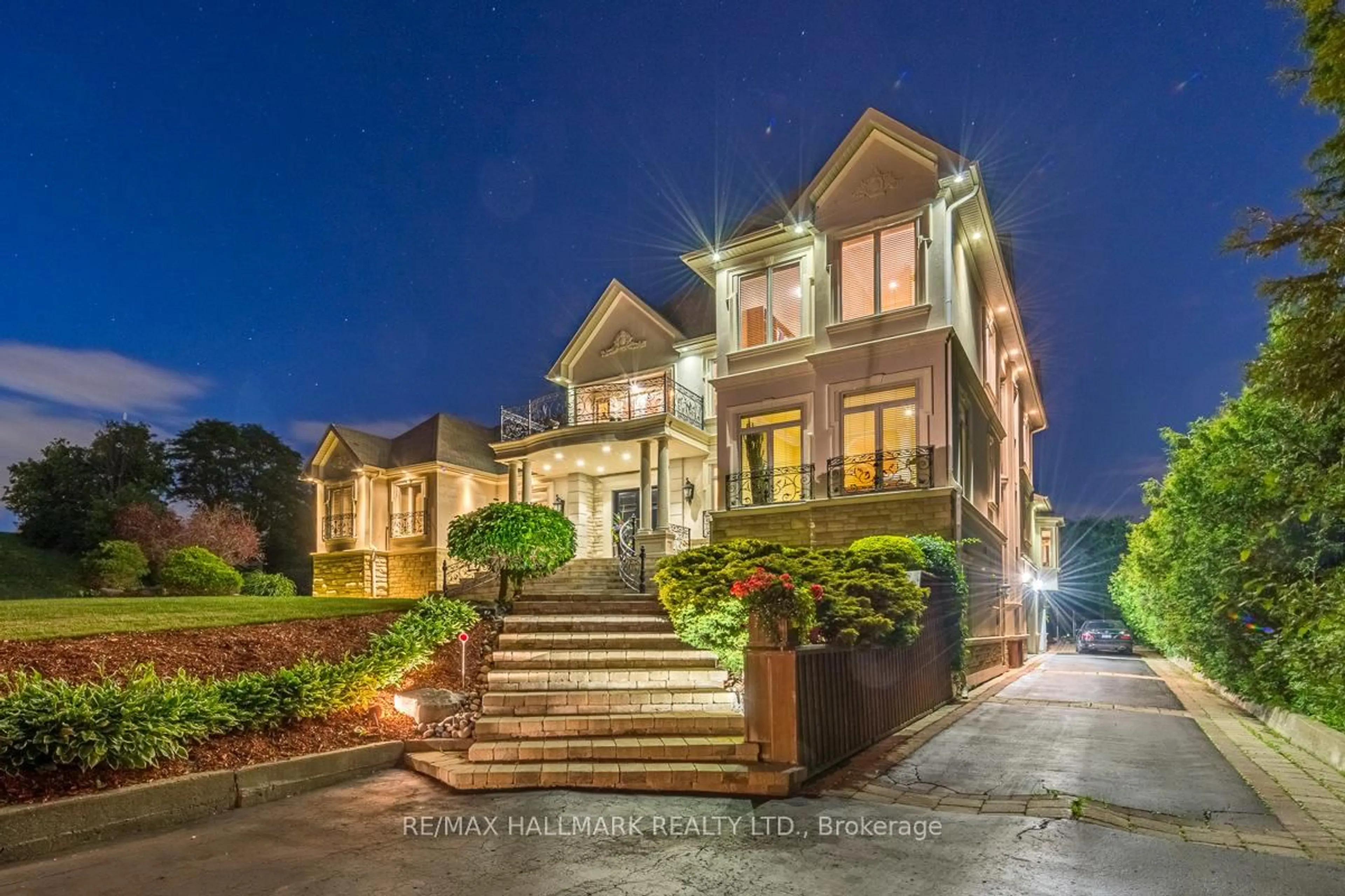 Unknown for 776 Woodland Acres Cres, Vaughan Ontario L6A 1G2