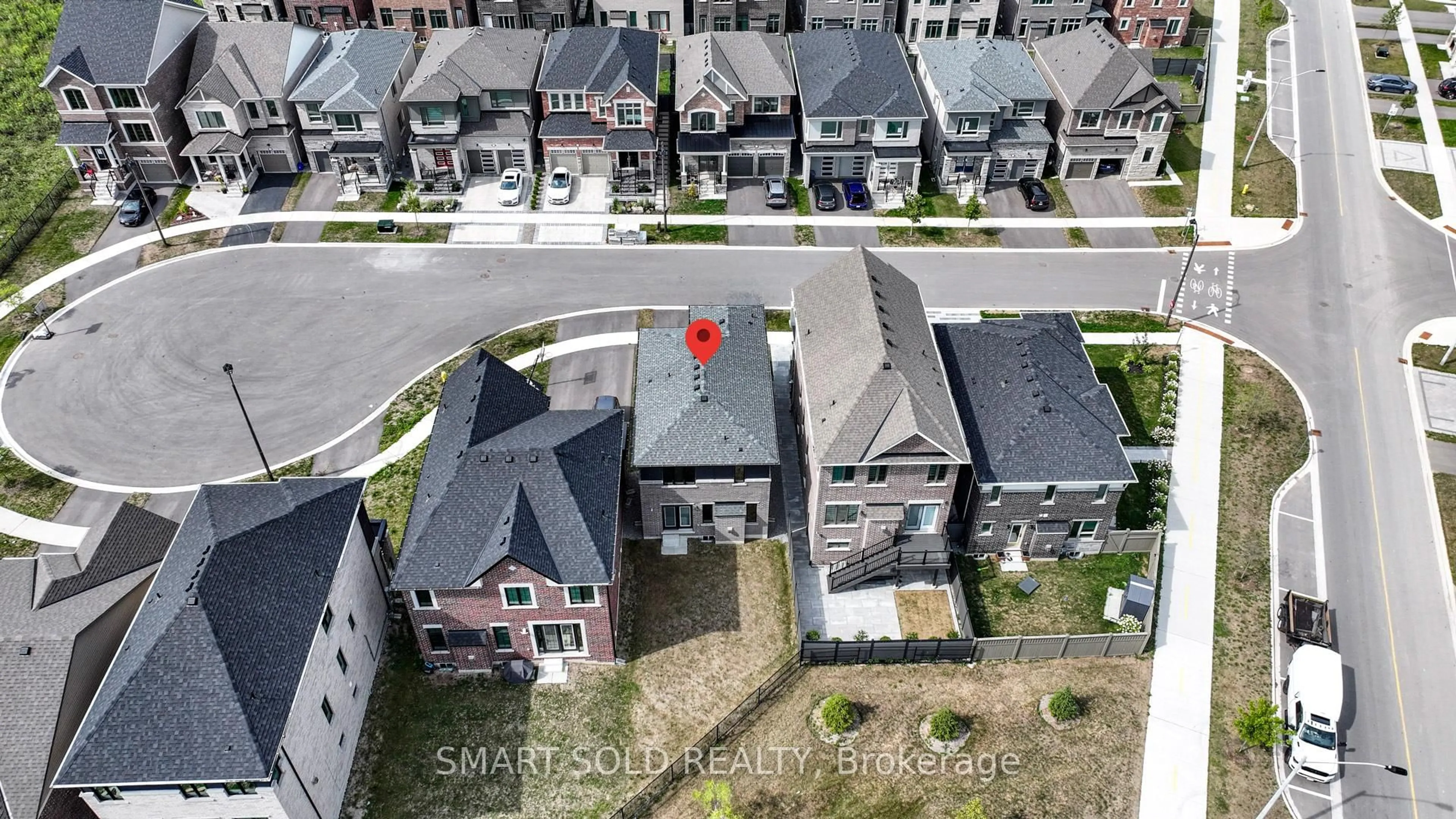 A pic from outside/outdoor area/front of a property/back of a property/a pic from drone, unknown for 5 Erin Ridge Crt, Markham Ontario L6C 3K8