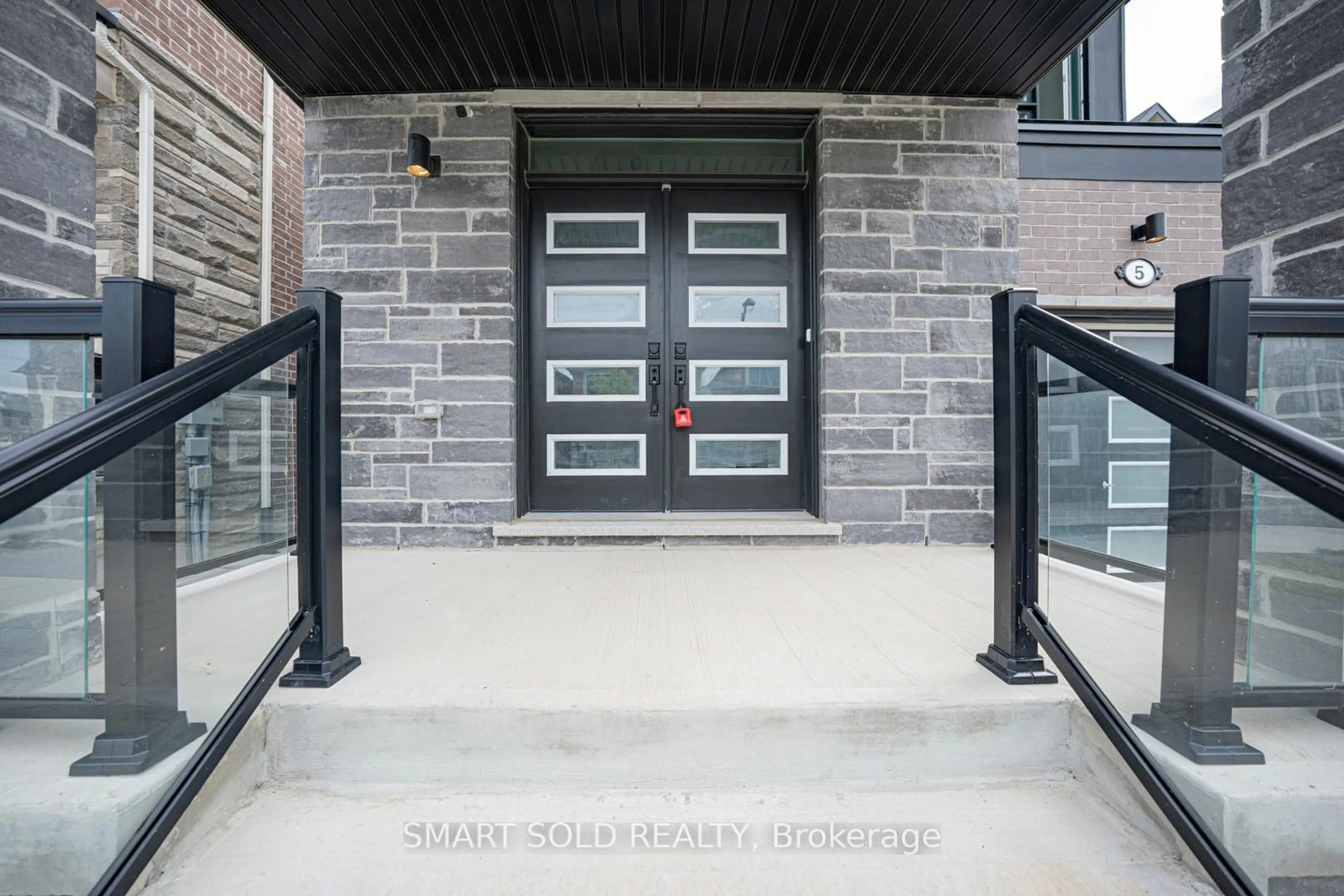 Indoor entryway for 5 Erin Ridge Crt, Markham Ontario L6C 3K8