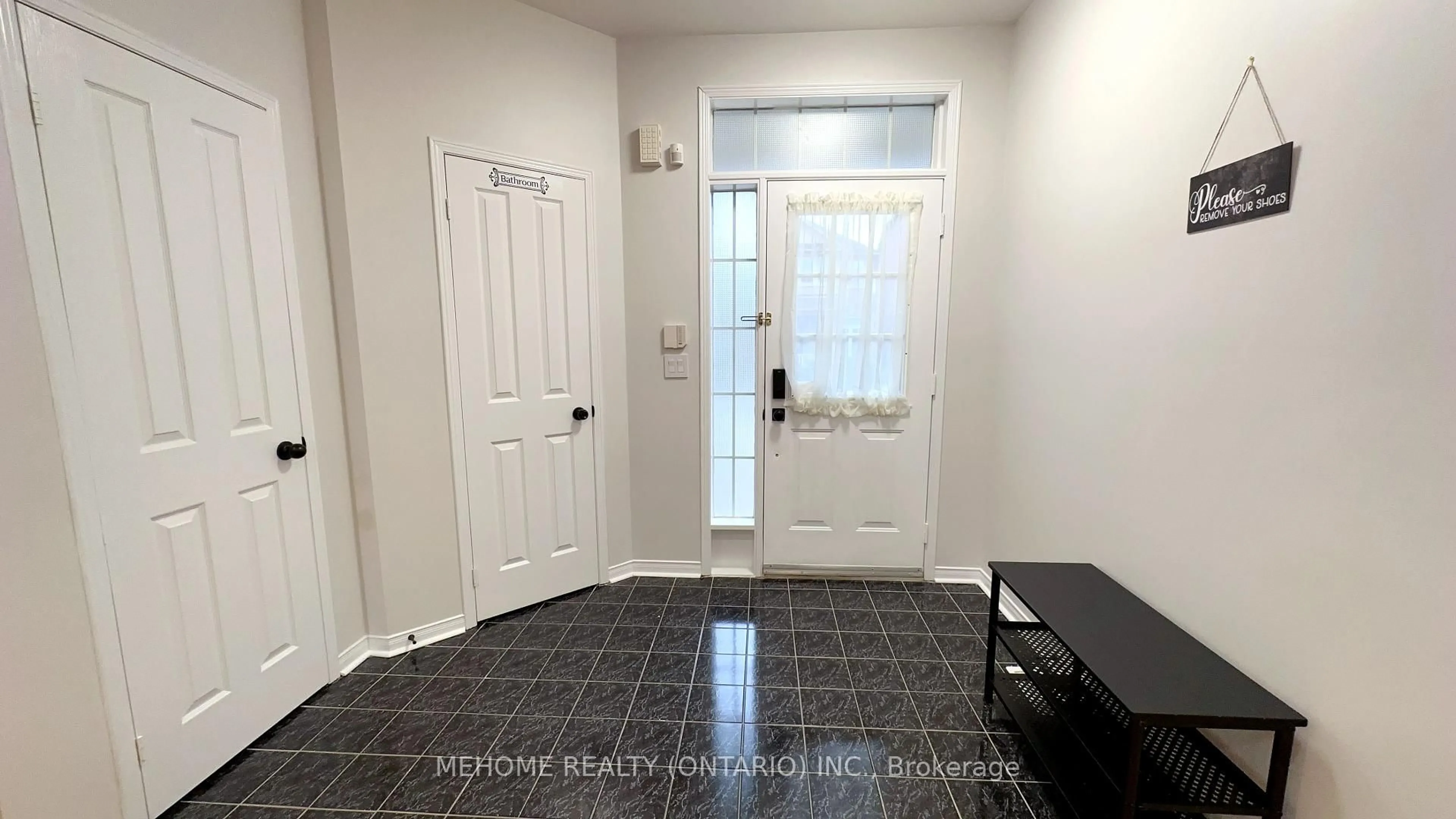 Indoor entryway for 15 Catherina St, Markham Ontario L6C 2L6