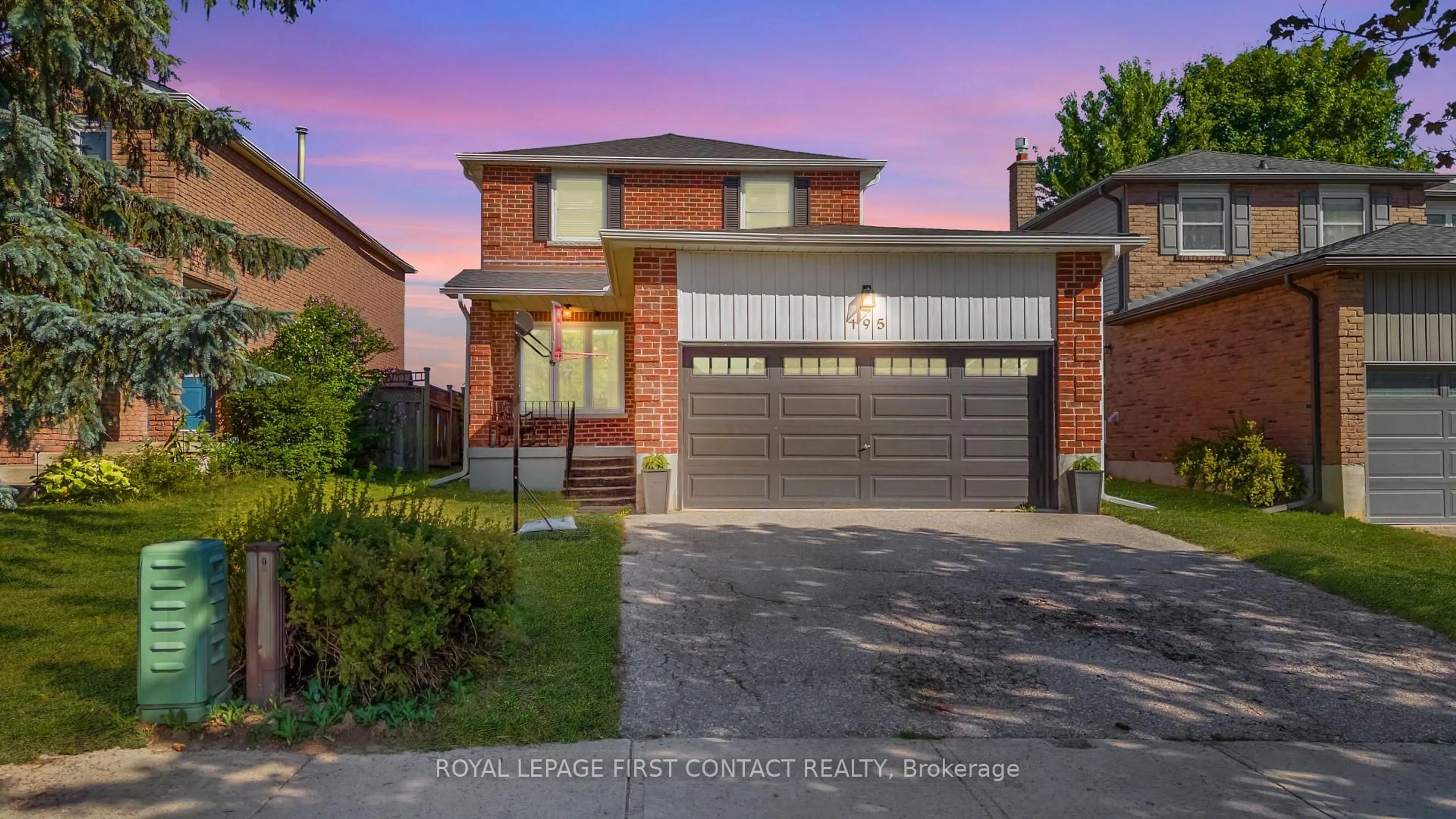 Home with brick exterior material, street for 195 Billings Cres, Newmarket Ontario L3Y 7Y5