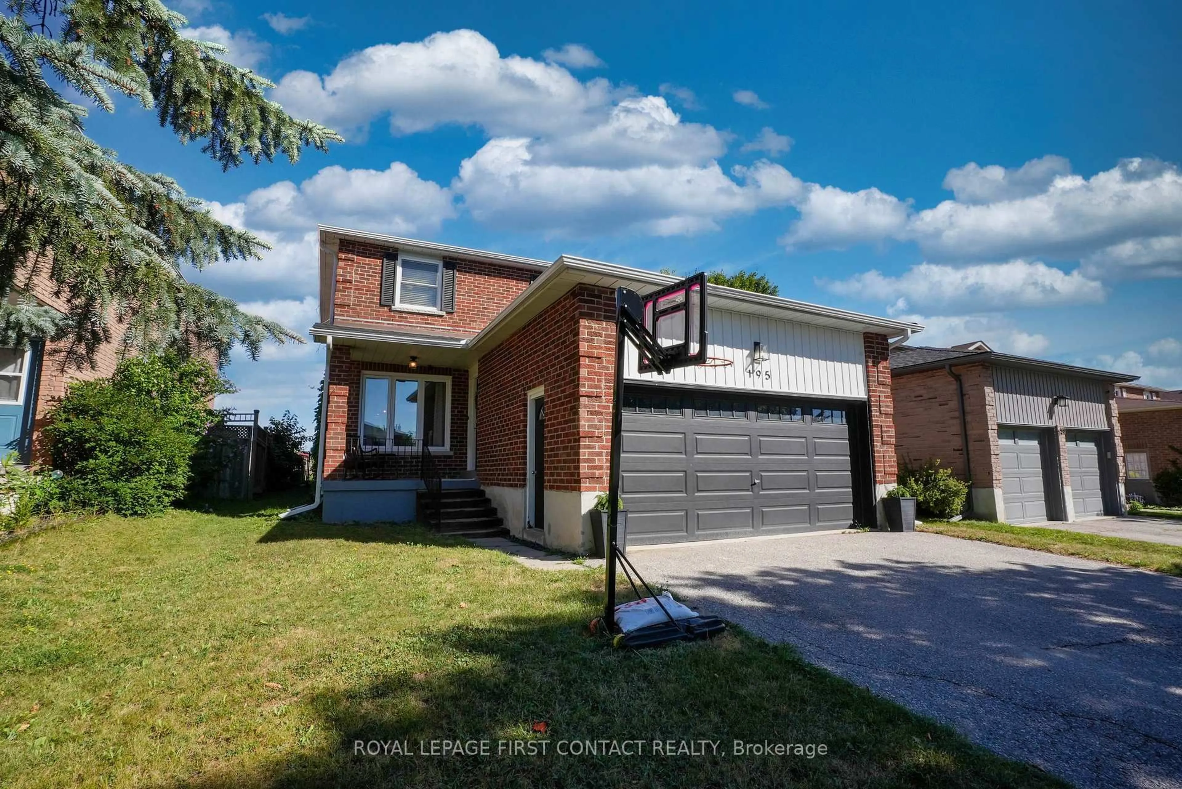 Home with brick exterior material, street for 195 Billings Cres, Newmarket Ontario L3Y 7Y5