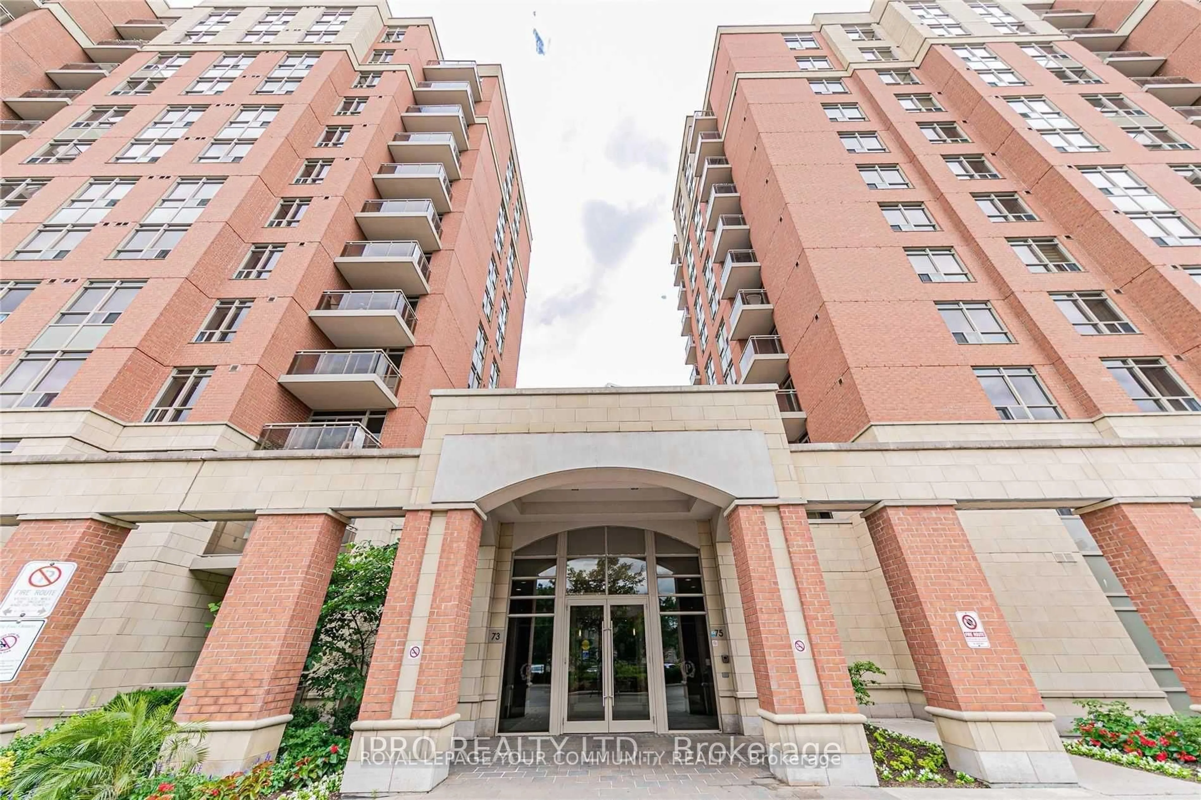 Indoor foyer for 73 King William Cres #503, Richmond Hill Ontario L4B 0C1