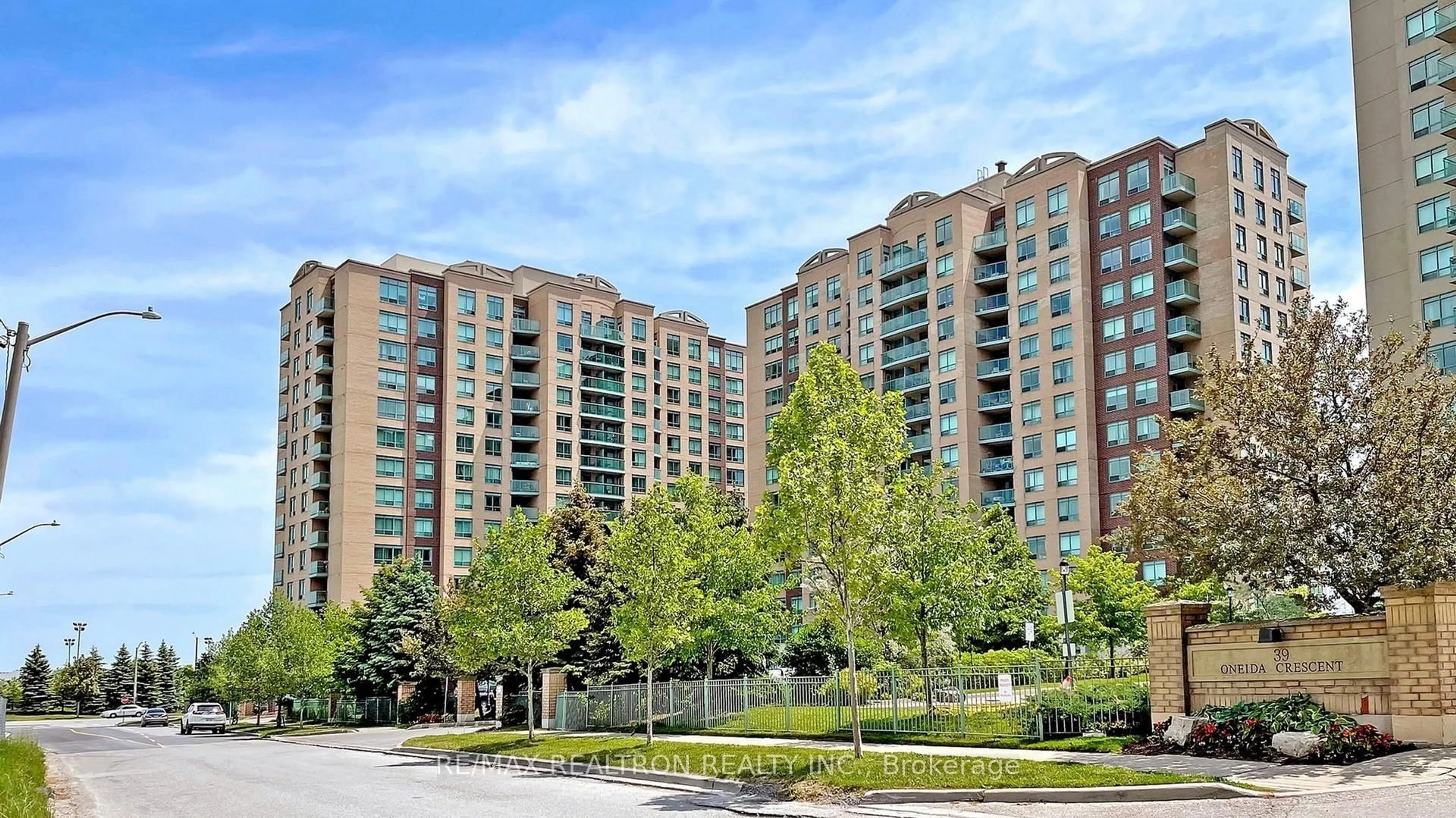 Unknown for 11 Oneida Cres #801, Richmond Hill Ontario L4B 0A1