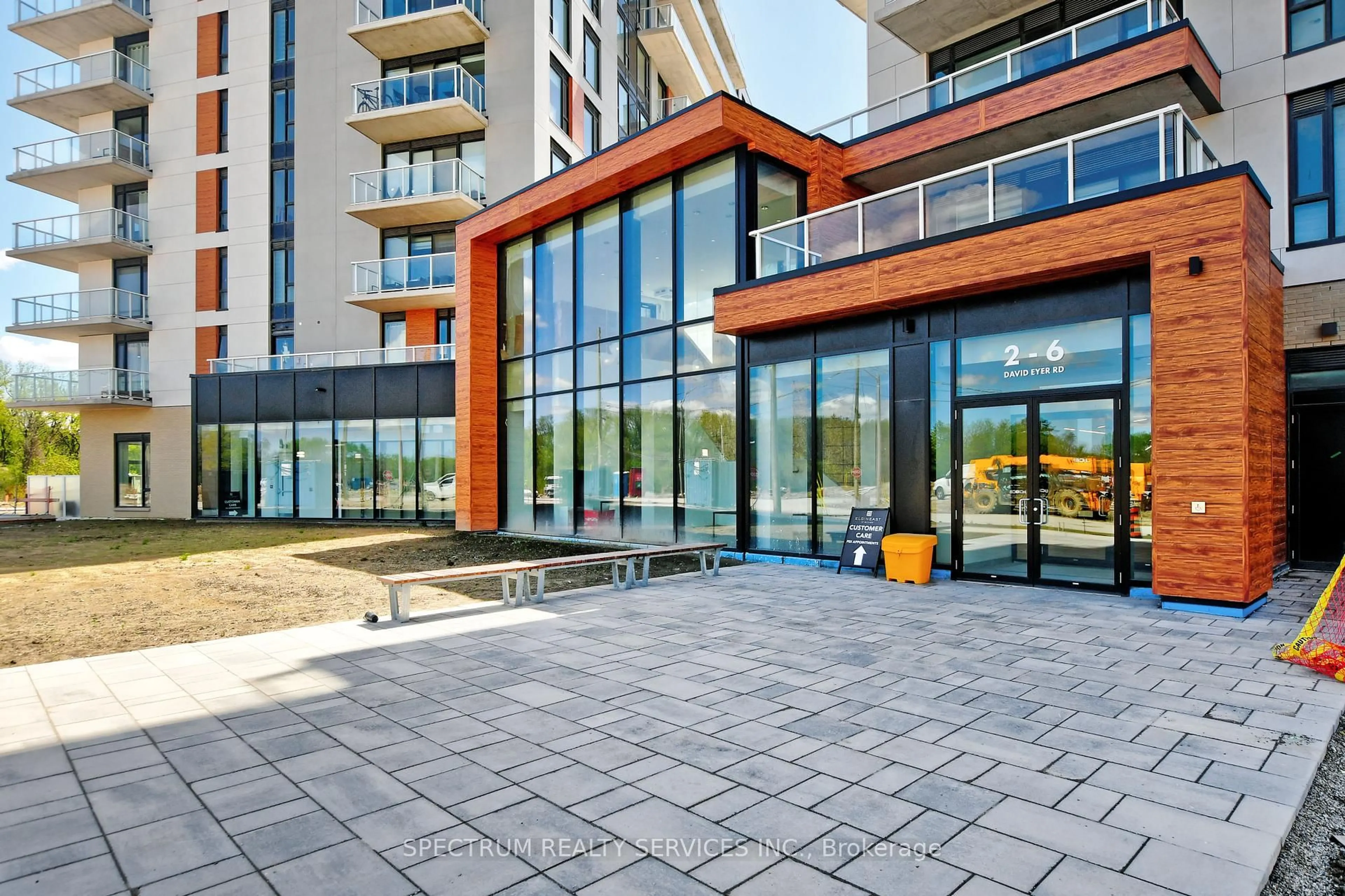 Patio, building for 2 David Eyer Rd #1028, Richmond Hill Ontario L4S 0N6