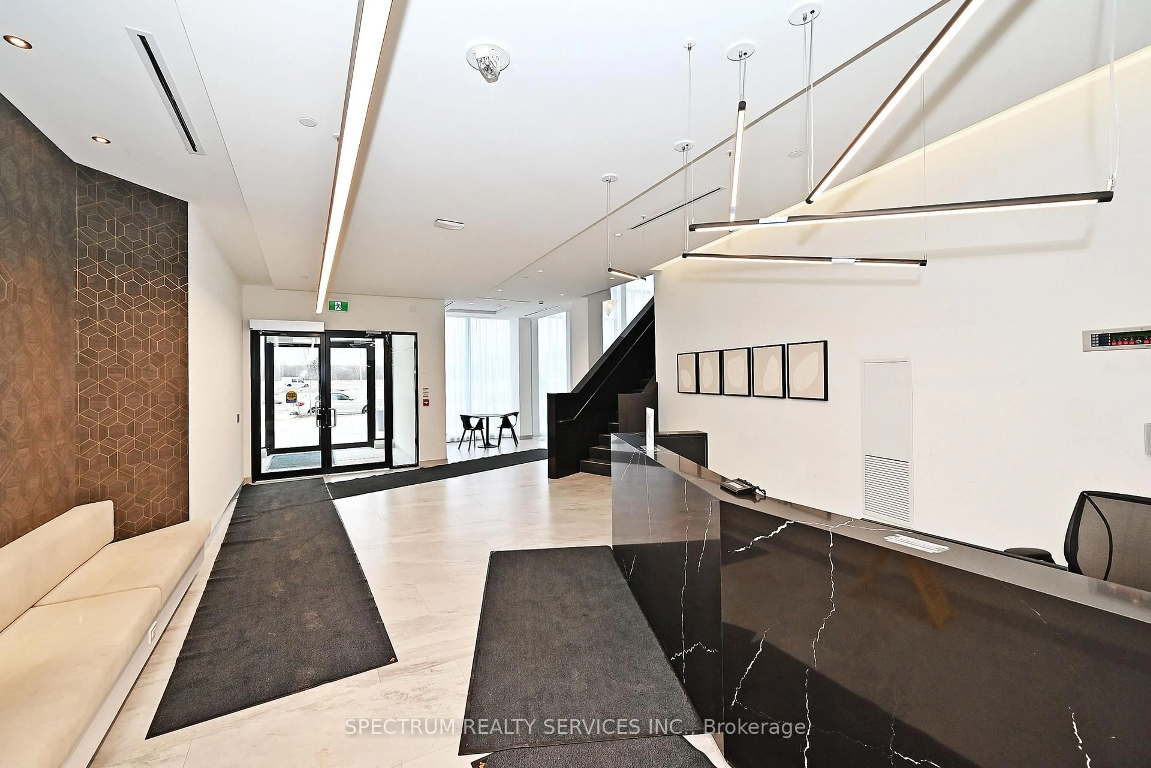 Indoor foyer for 2 David Eyer Rd #1028, Richmond Hill Ontario L4S 0N6