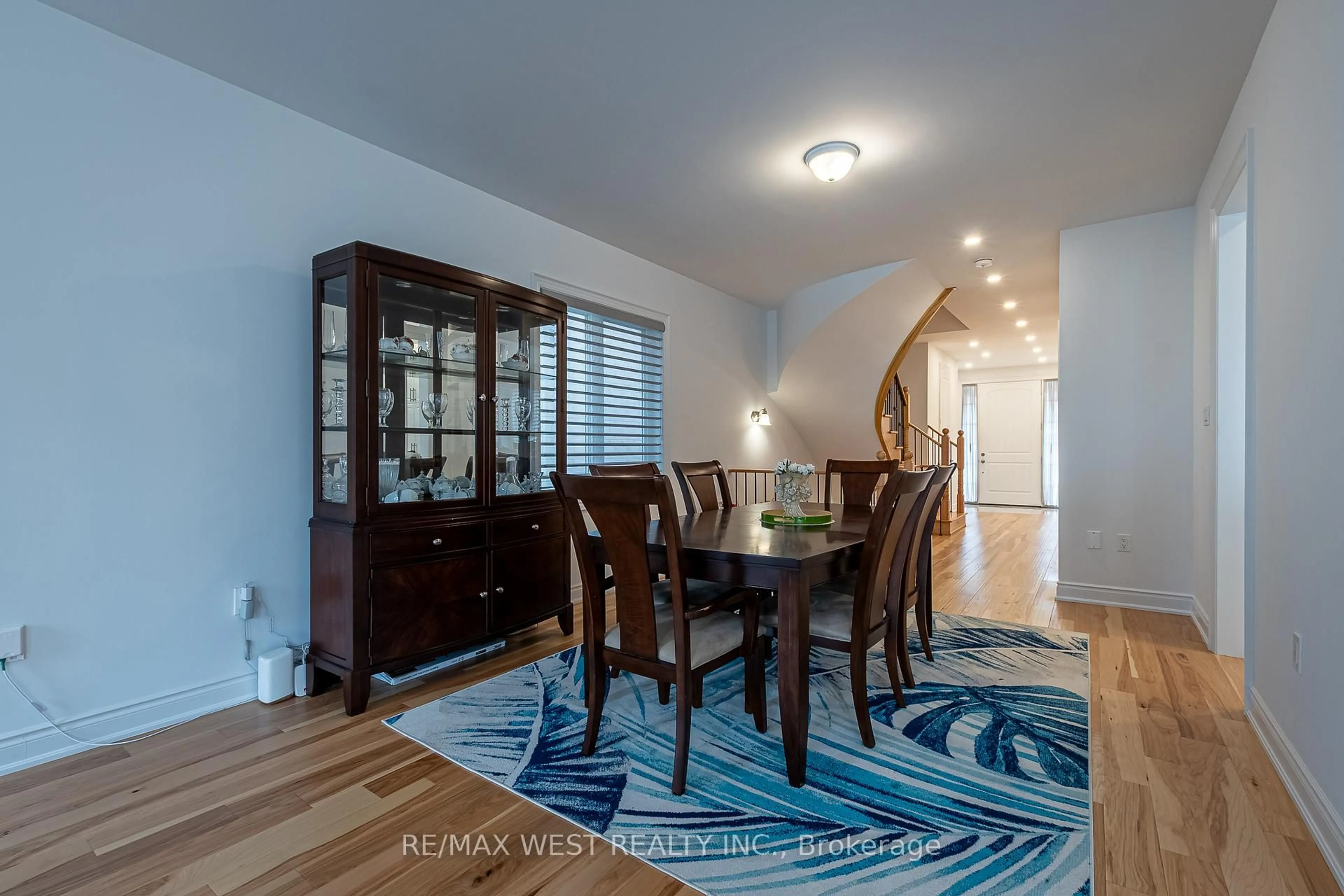 Dining room, unknown for 9 Kiernan Cres, New Tecumseth Ontario L9R 0V4