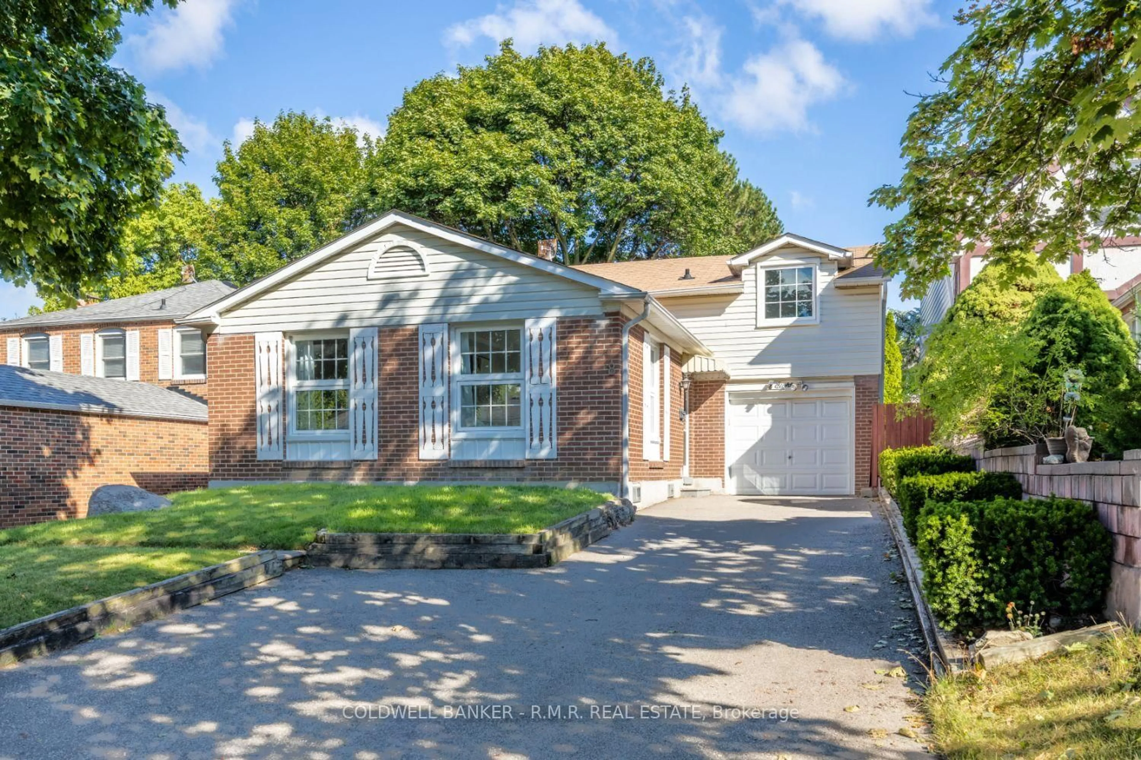 Home with brick exterior material, street for 8 Aberfeldy Cres, Markham Ontario L3T 4C2