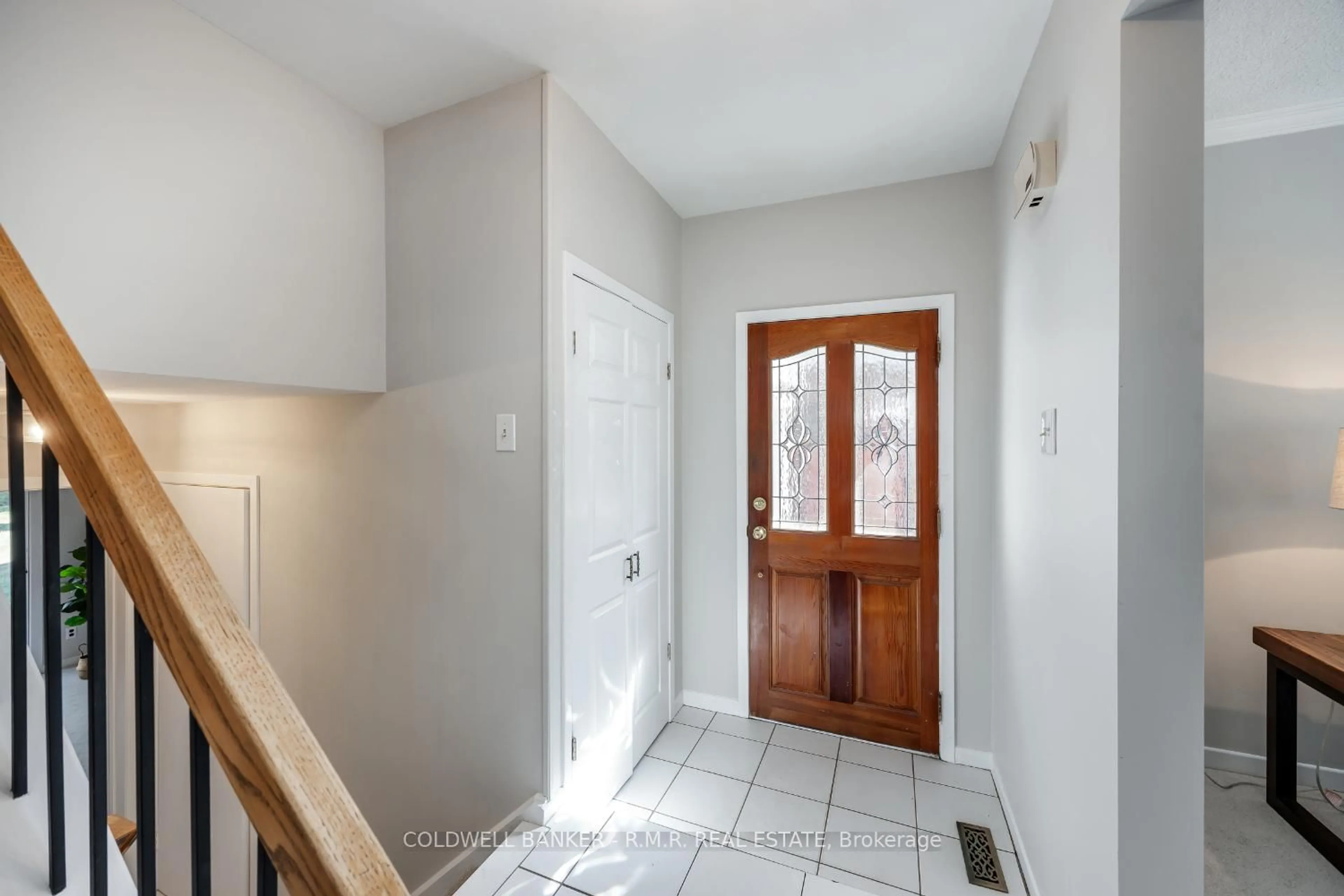 Indoor entryway for 8 Aberfeldy Cres, Markham Ontario L3T 4C2
