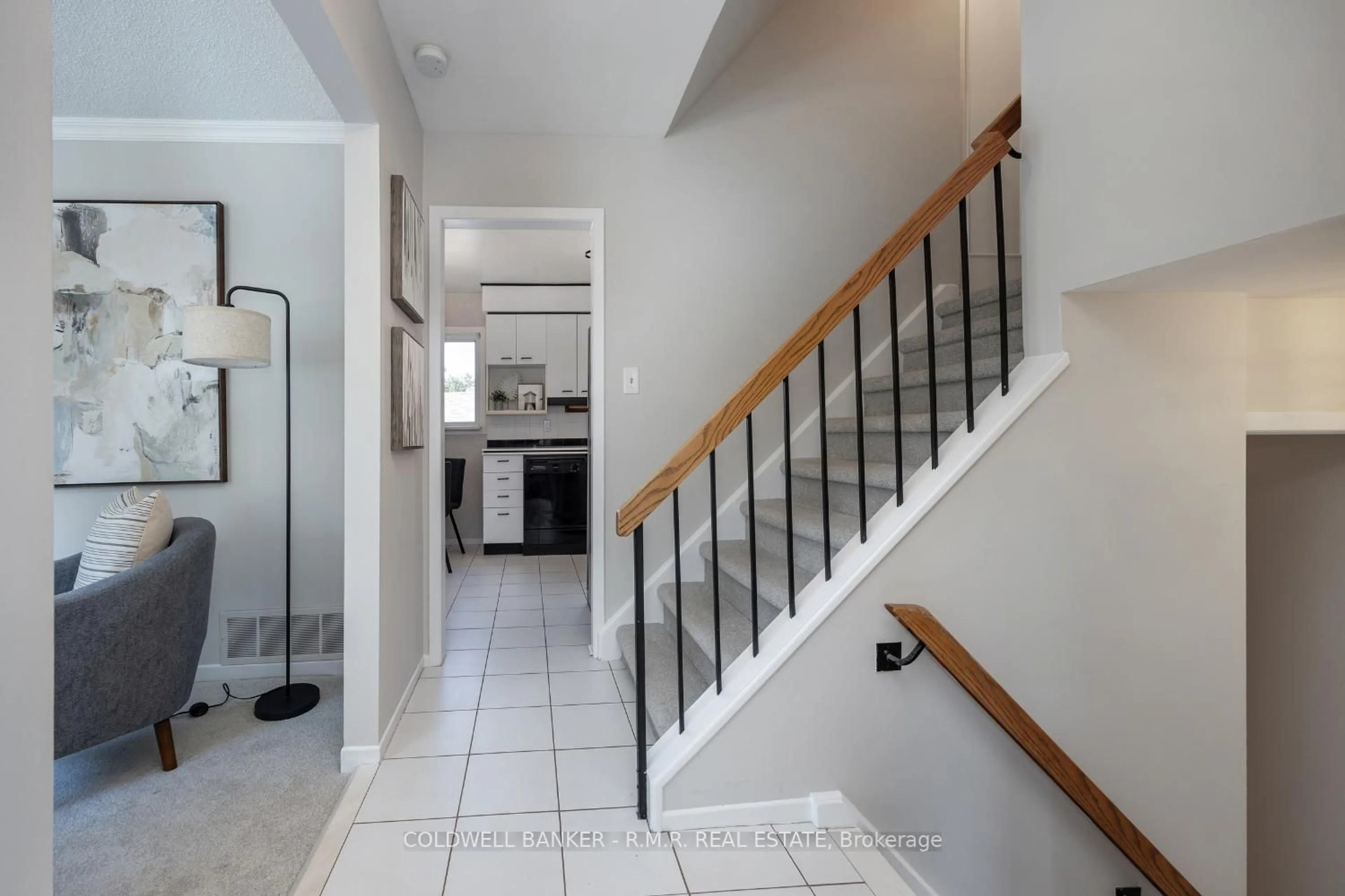 Indoor entryway for 8 Aberfeldy Cres, Markham Ontario L3T 4C2