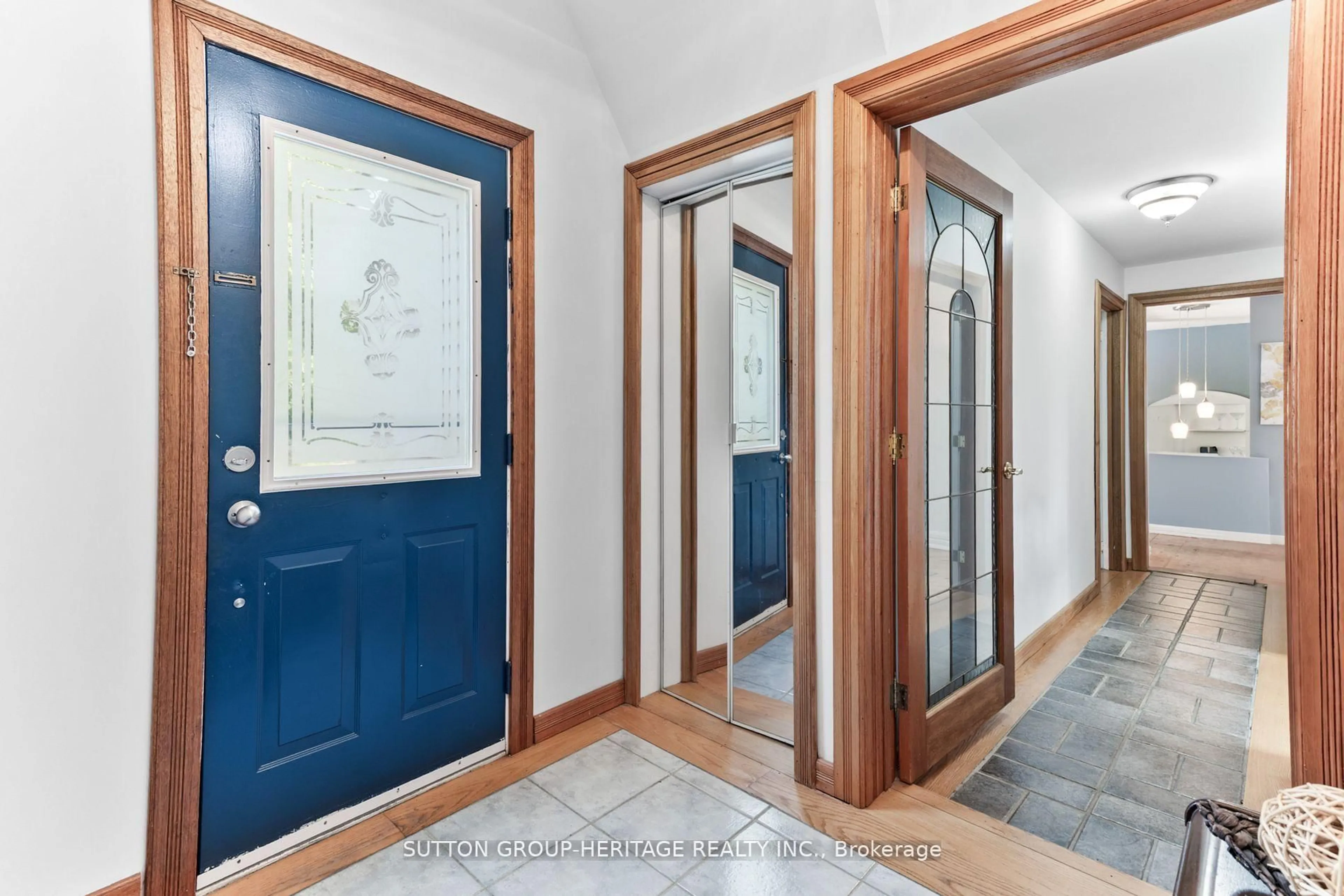 Indoor entryway for 11900 Uxbridge Brock Townline, Uxbridge Ontario L0C 1H0
