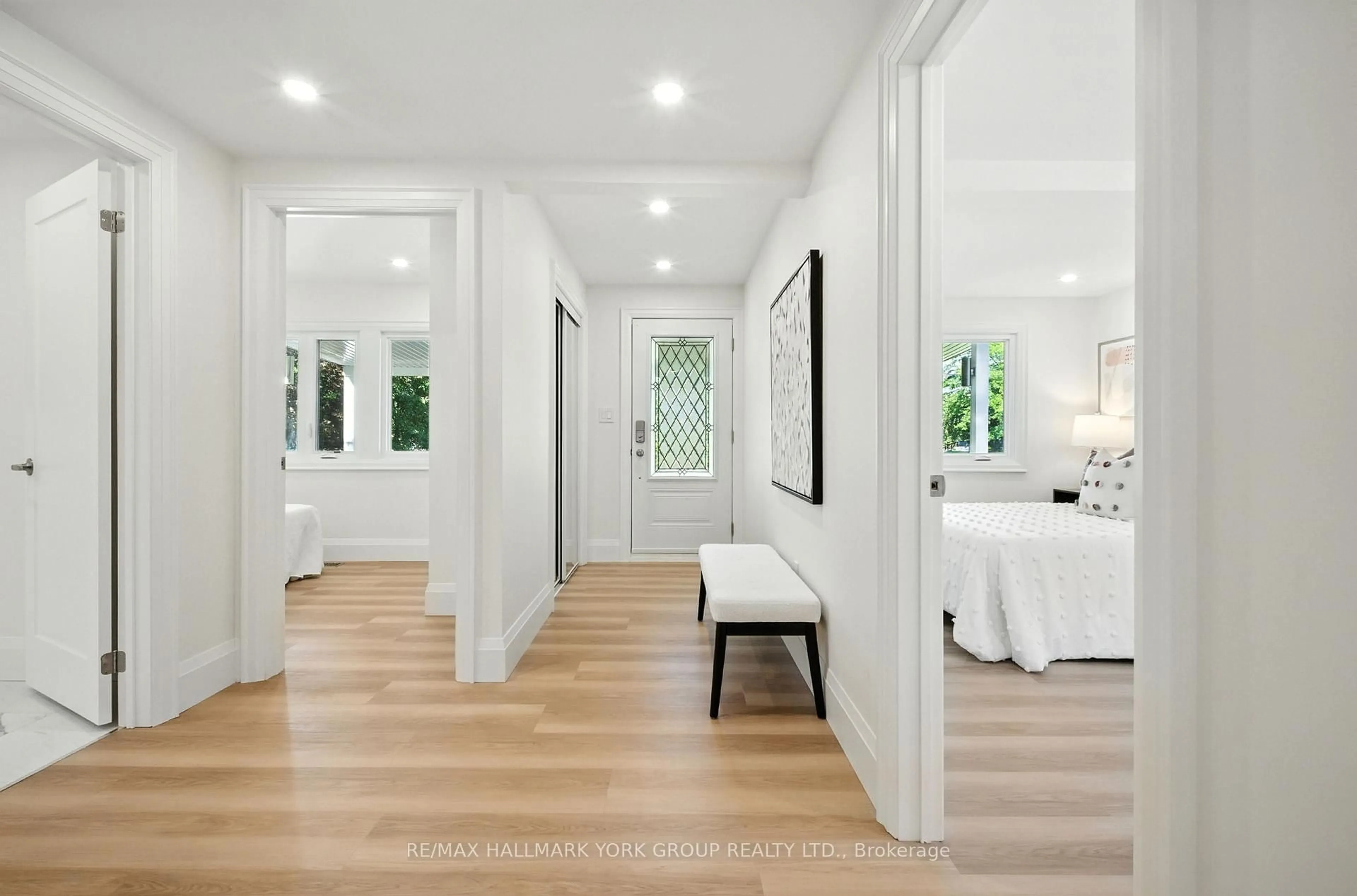 Indoor entryway for 778 Sheppard Ave, Georgina Ontario L4P 3E9