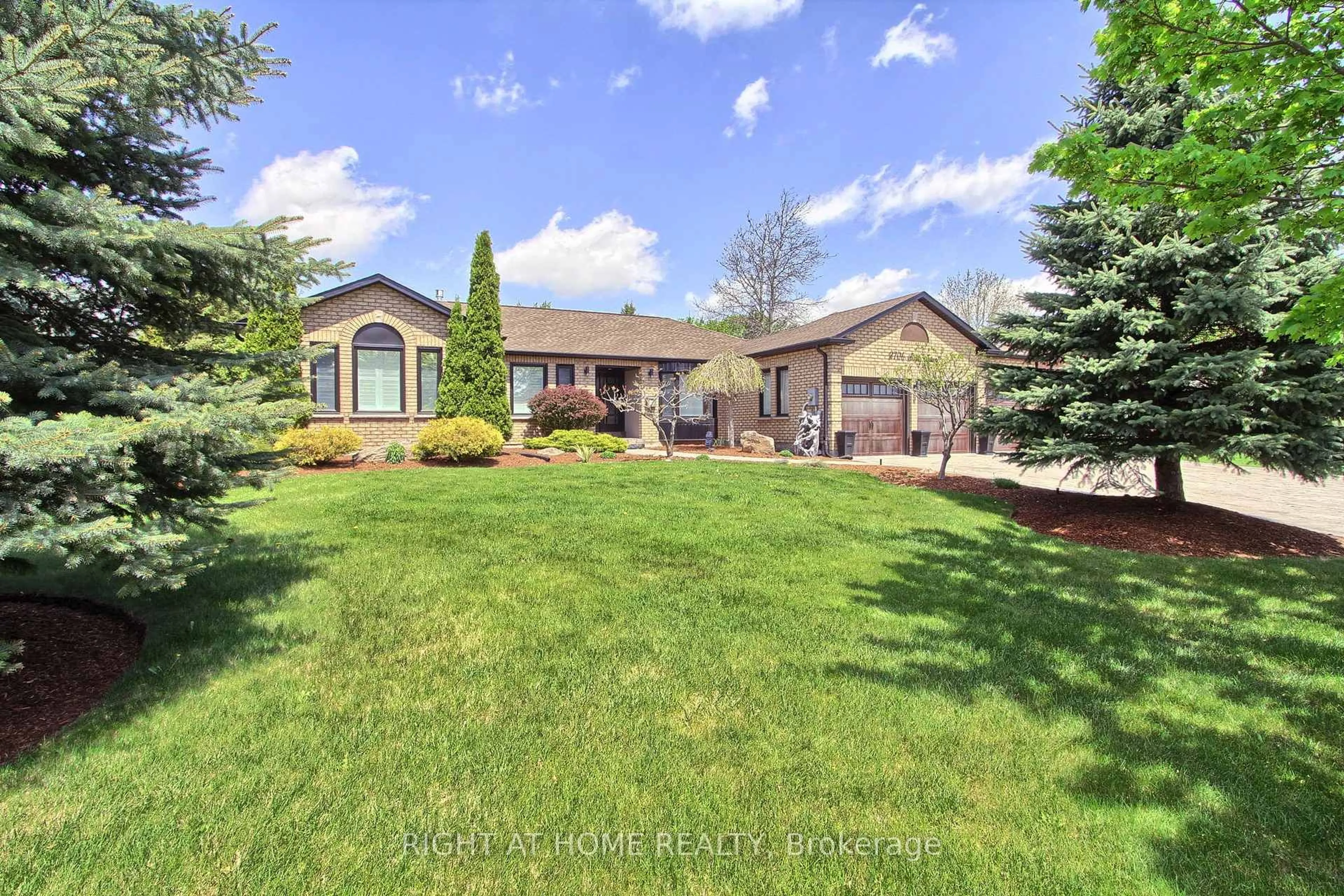 A pic from outside/outdoor area/front of a property/back of a property/a pic from drone, unknown for 2706 Shering Cres, Innisfil Ontario L9S 1H1