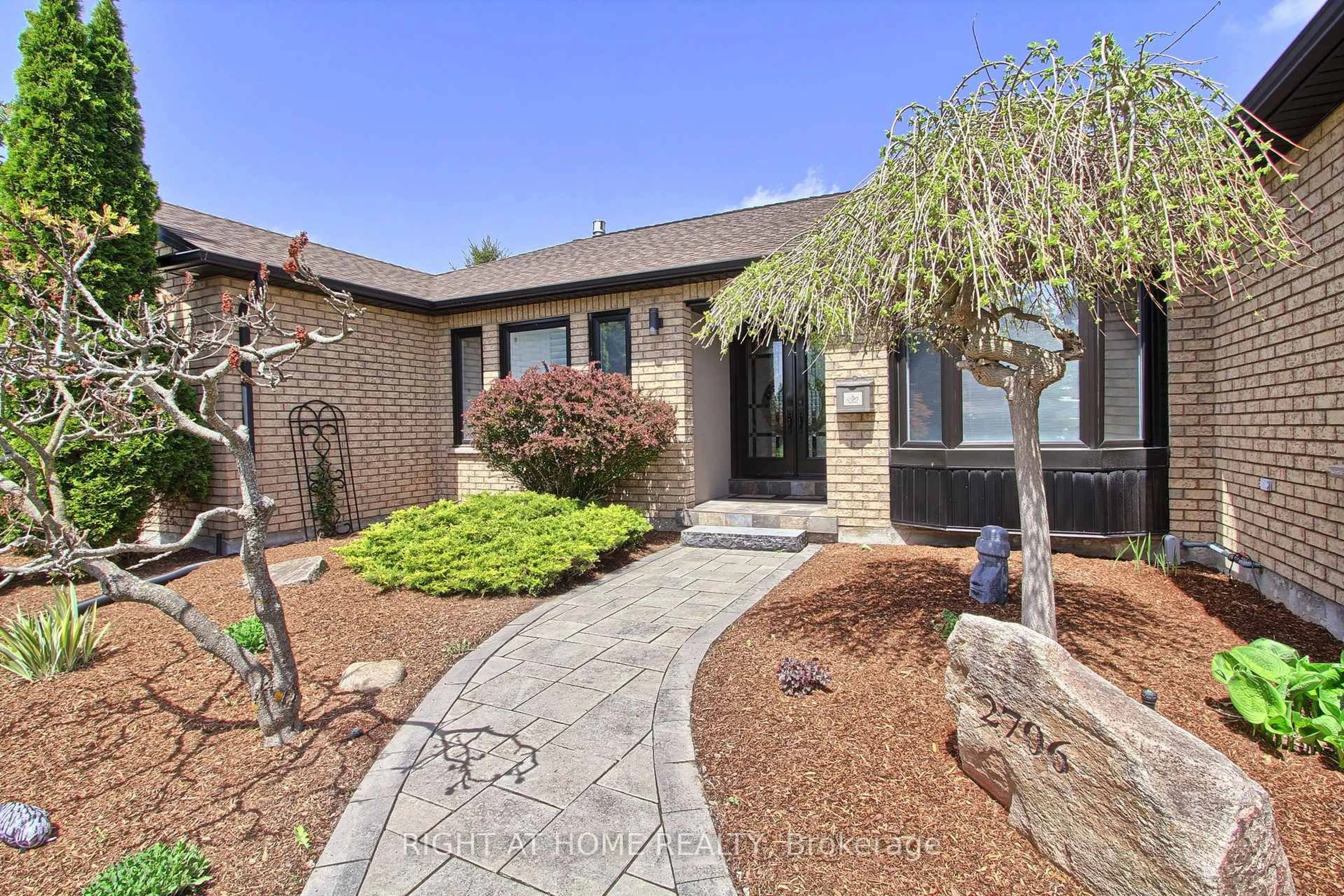 Home with brick exterior material, street for 2706 Shering Cres, Innisfil Ontario L9S 1H1