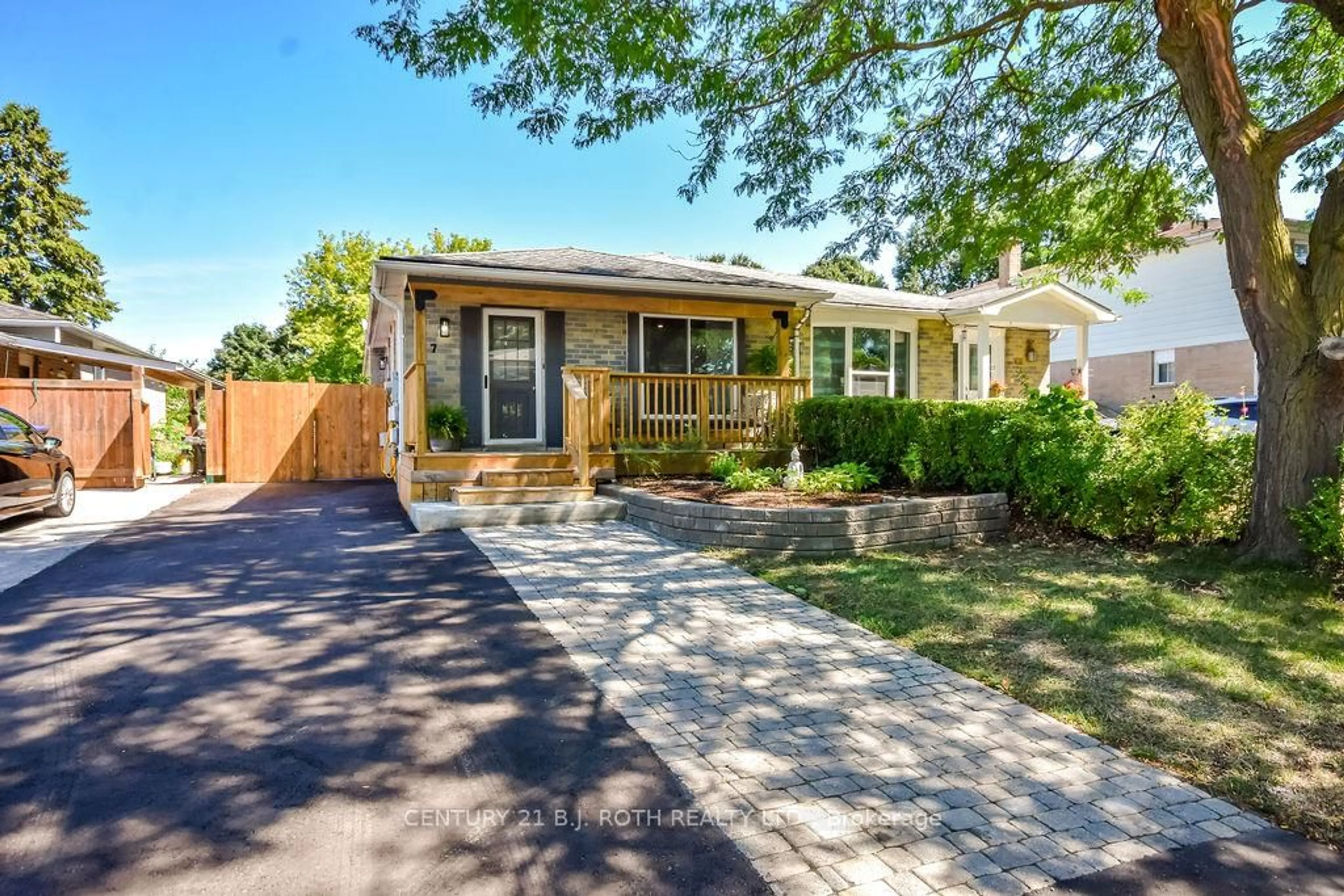 Home with vinyl exterior material, street for 47 Stewart Ave, New Tecumseth Ontario L9R 1C8