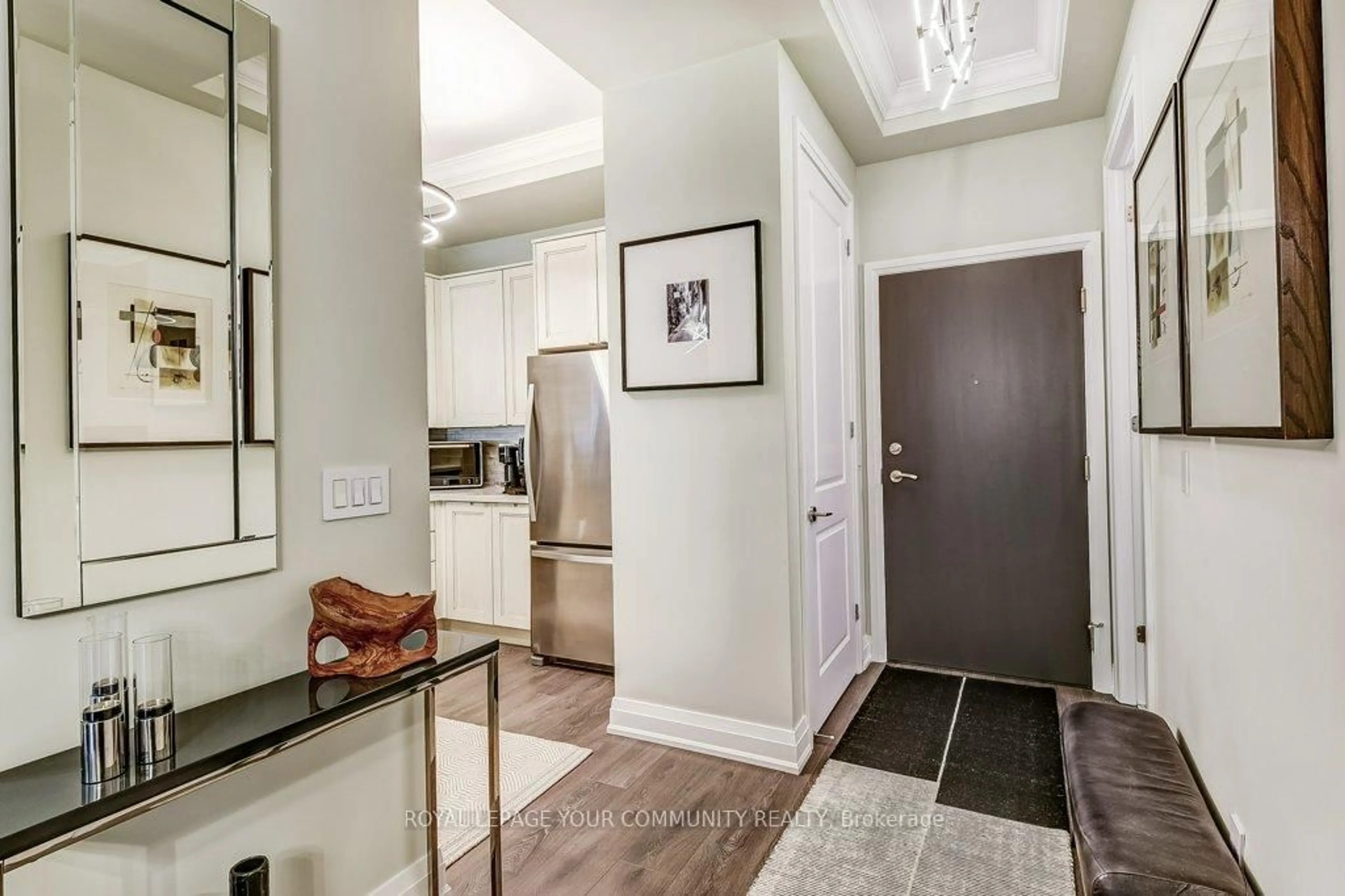 Indoor entryway for 25 Baker Hill Blvd #105, Whitchurch-Stouffville Ontario L4A 4R5