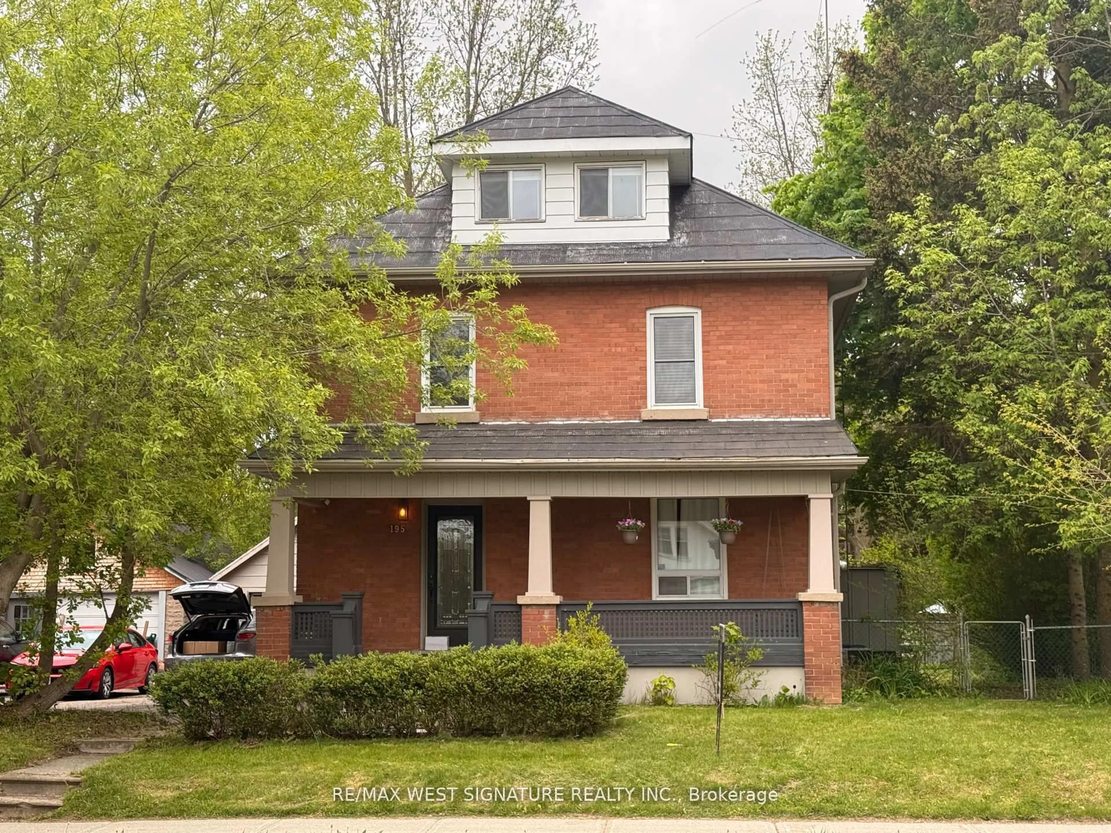 Home with brick exterior material, street for 195 Victoria St, New Tecumseth Ontario L9R 1H6