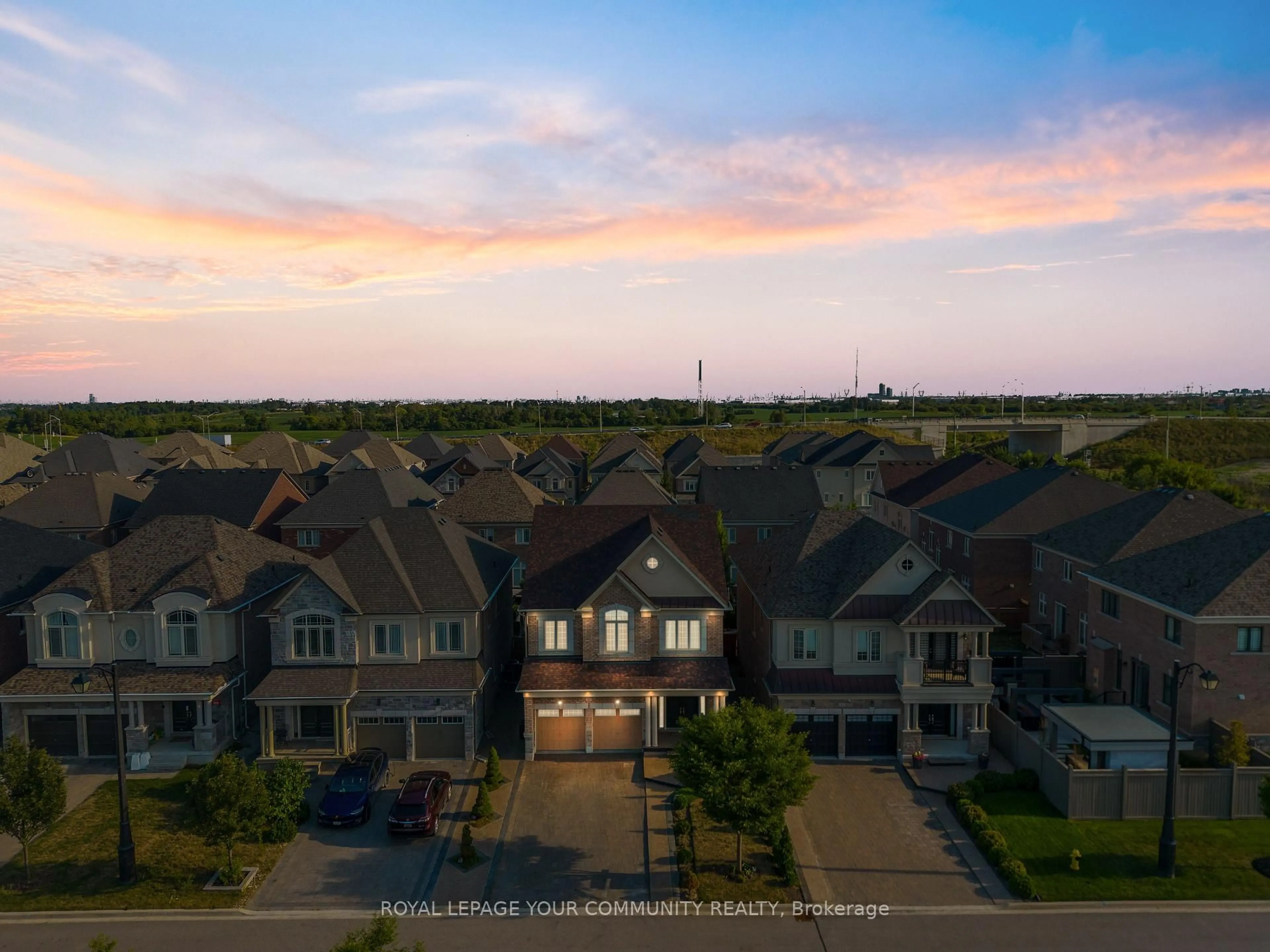 A pic from outside/outdoor area/front of a property/back of a property/a pic from drone, street for 61 Ross Vennare Cres, Vaughan Ontario L4H 4N2