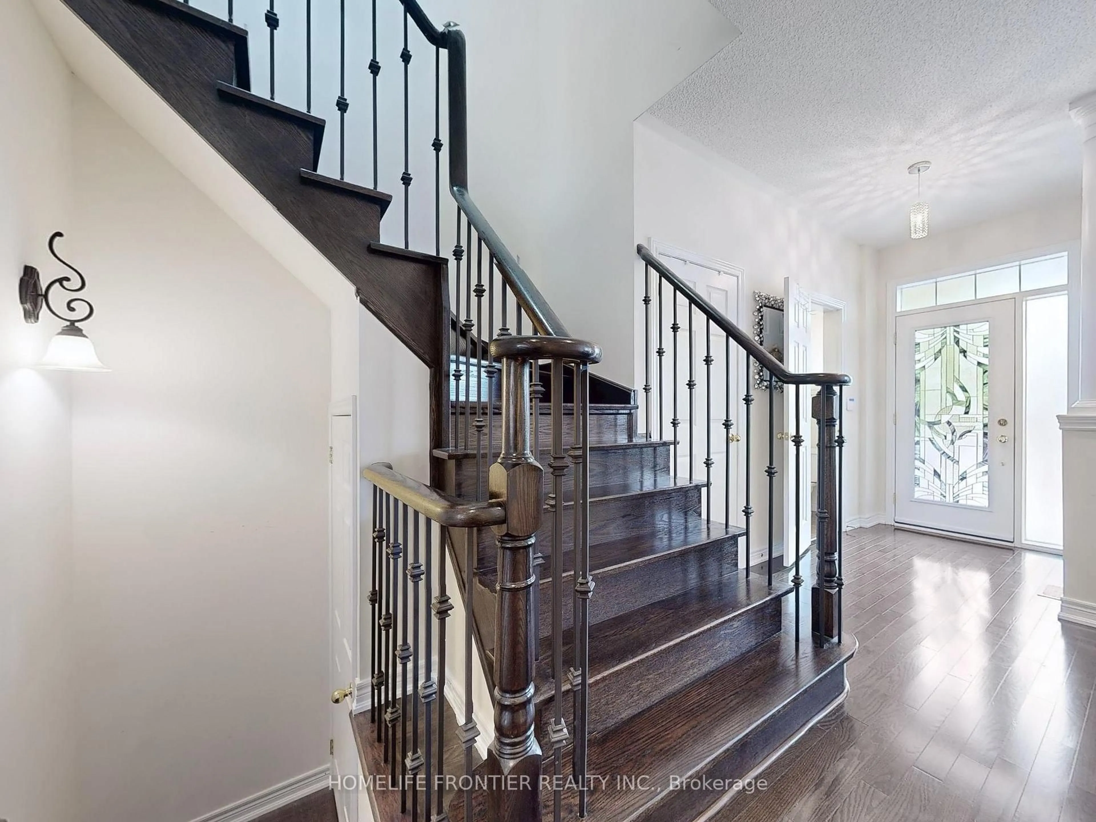 Stairs for 26 Outer Banks Dr, Markham Ontario L6B 0N5