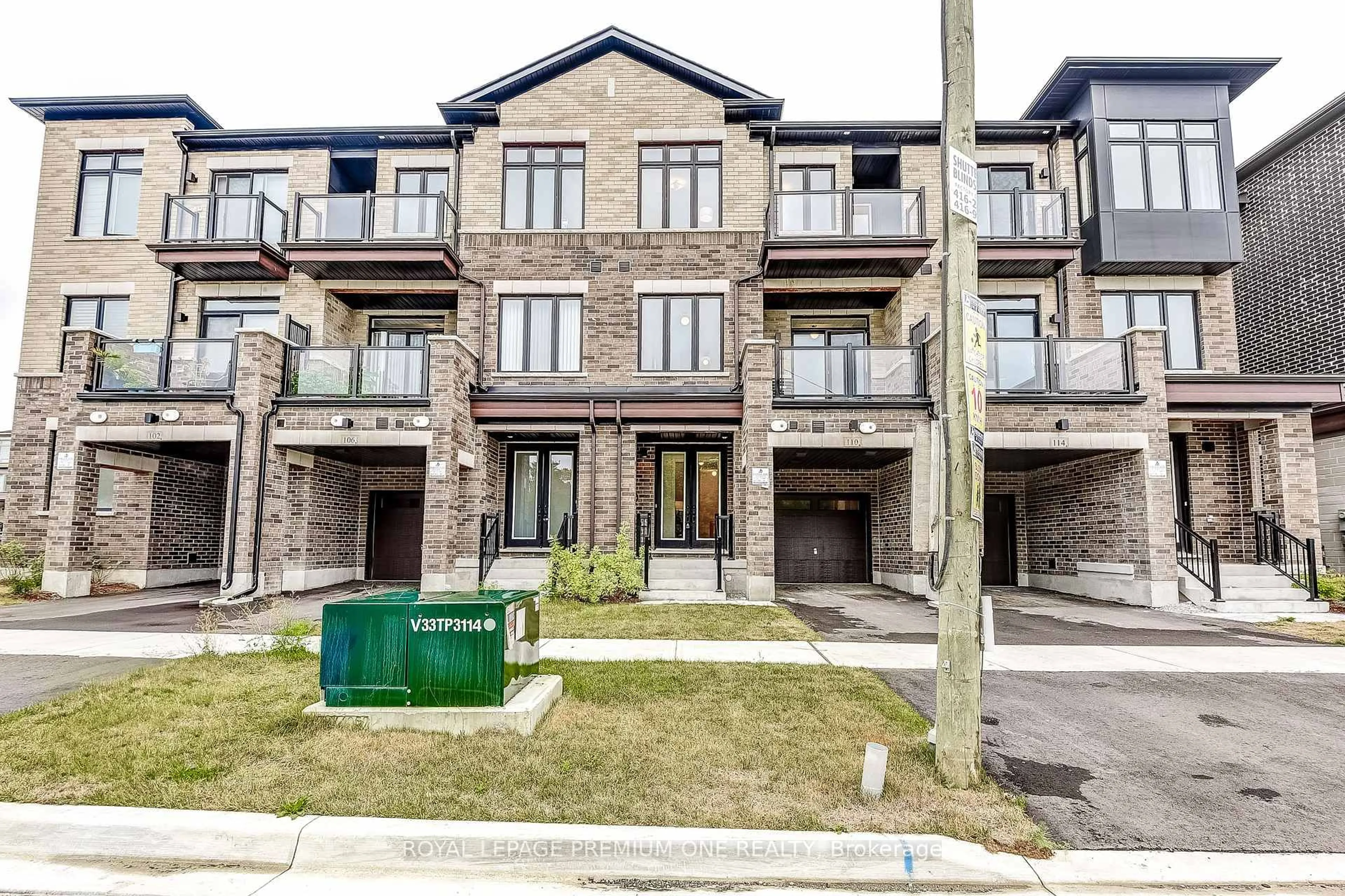 A pic from outside/outdoor area/front of a property/back of a property/a pic from drone, street for 110 Thule St, Vaughan Ontario L4H 5L5
