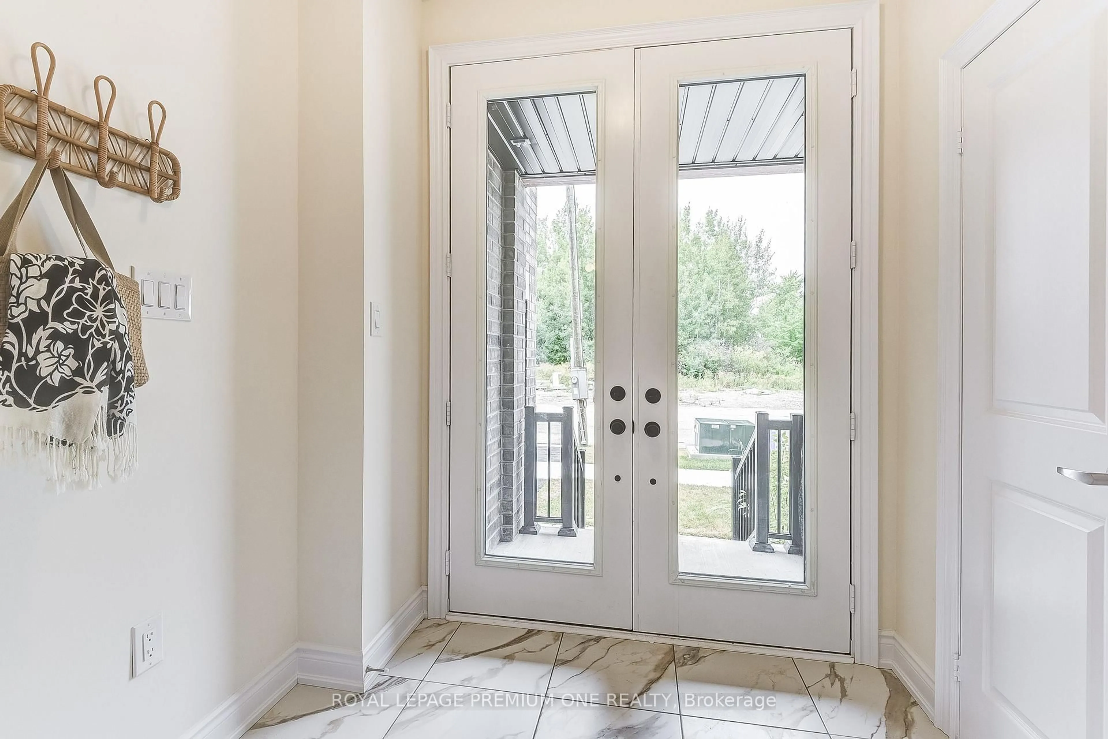 Indoor entryway for 110 Thule St, Vaughan Ontario L4H 5L5