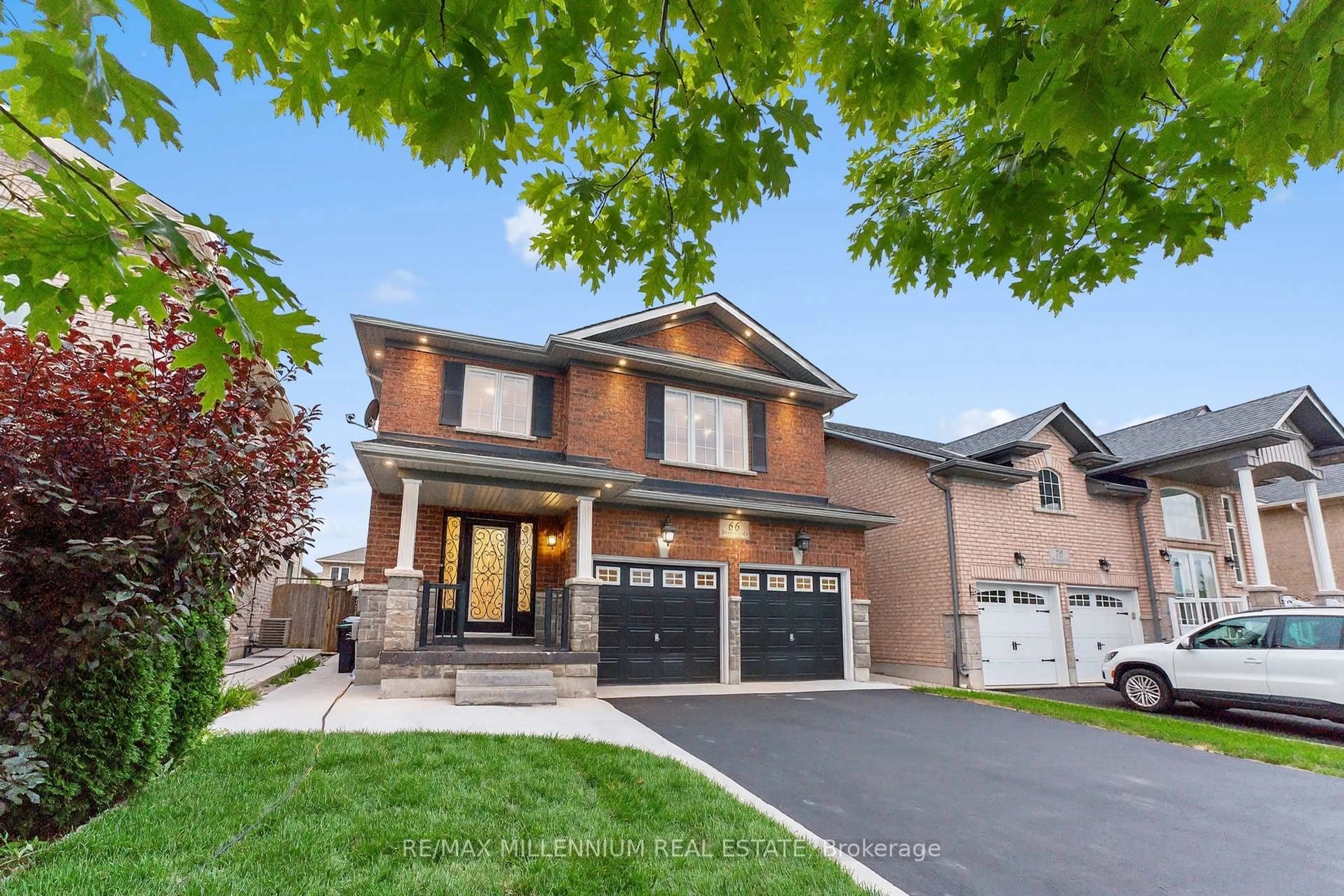 Home with brick exterior material, street for 66 Armstrong Cres, Bradford West Gwillimbury Ontario L3Z 0L2
