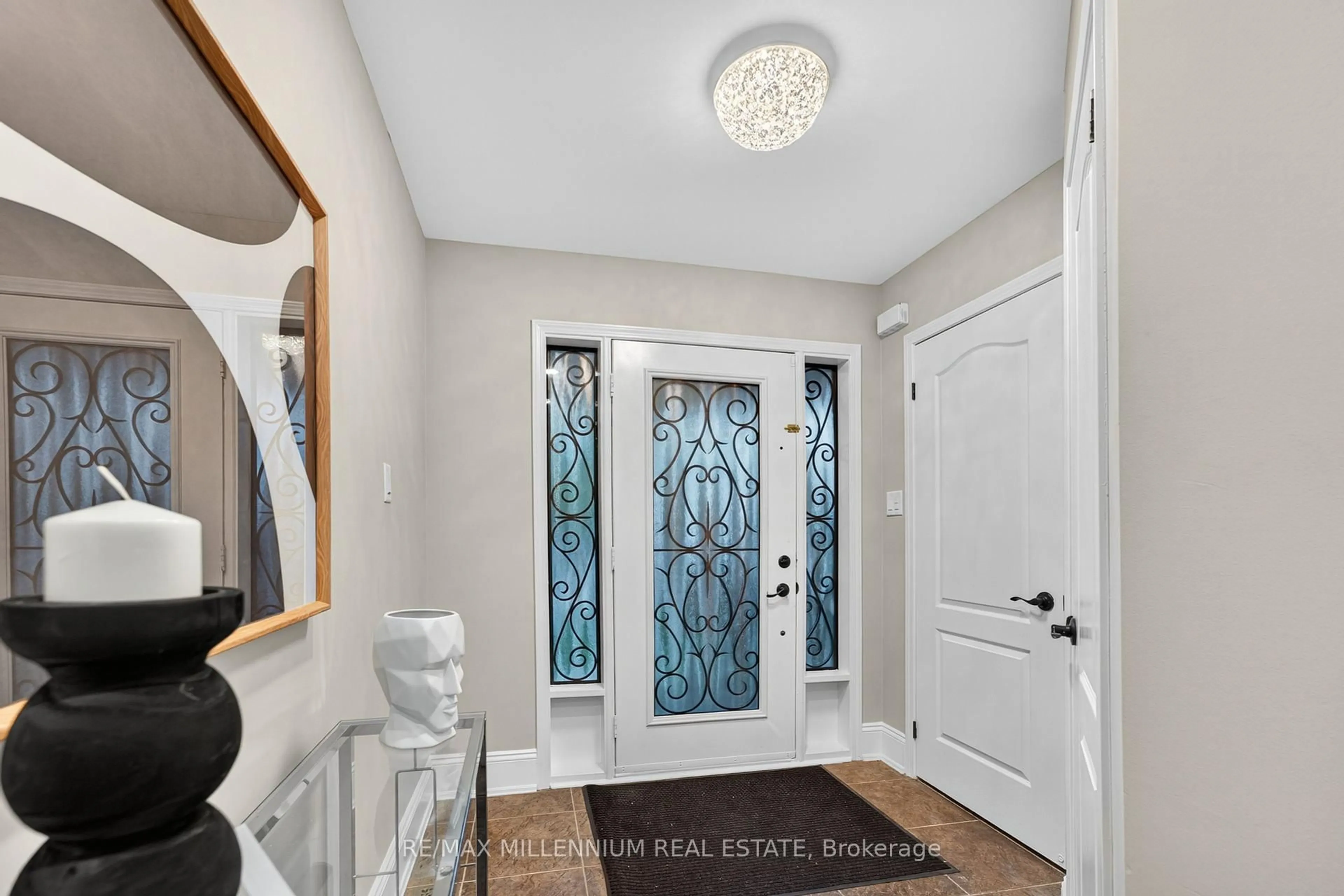 Indoor entryway for 66 Armstrong Cres, Bradford West Gwillimbury Ontario L3Z 0L2