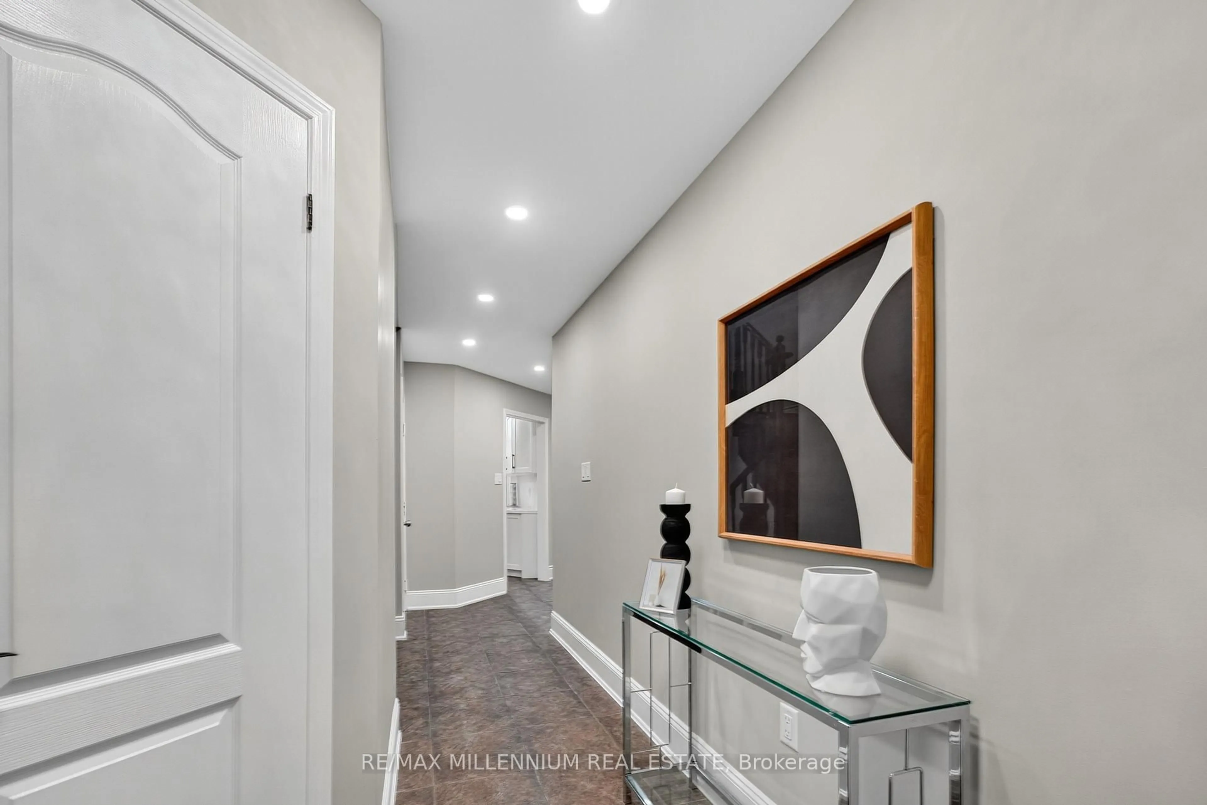 Indoor entryway for 66 Armstrong Cres, Bradford West Gwillimbury Ontario L3Z 0L2