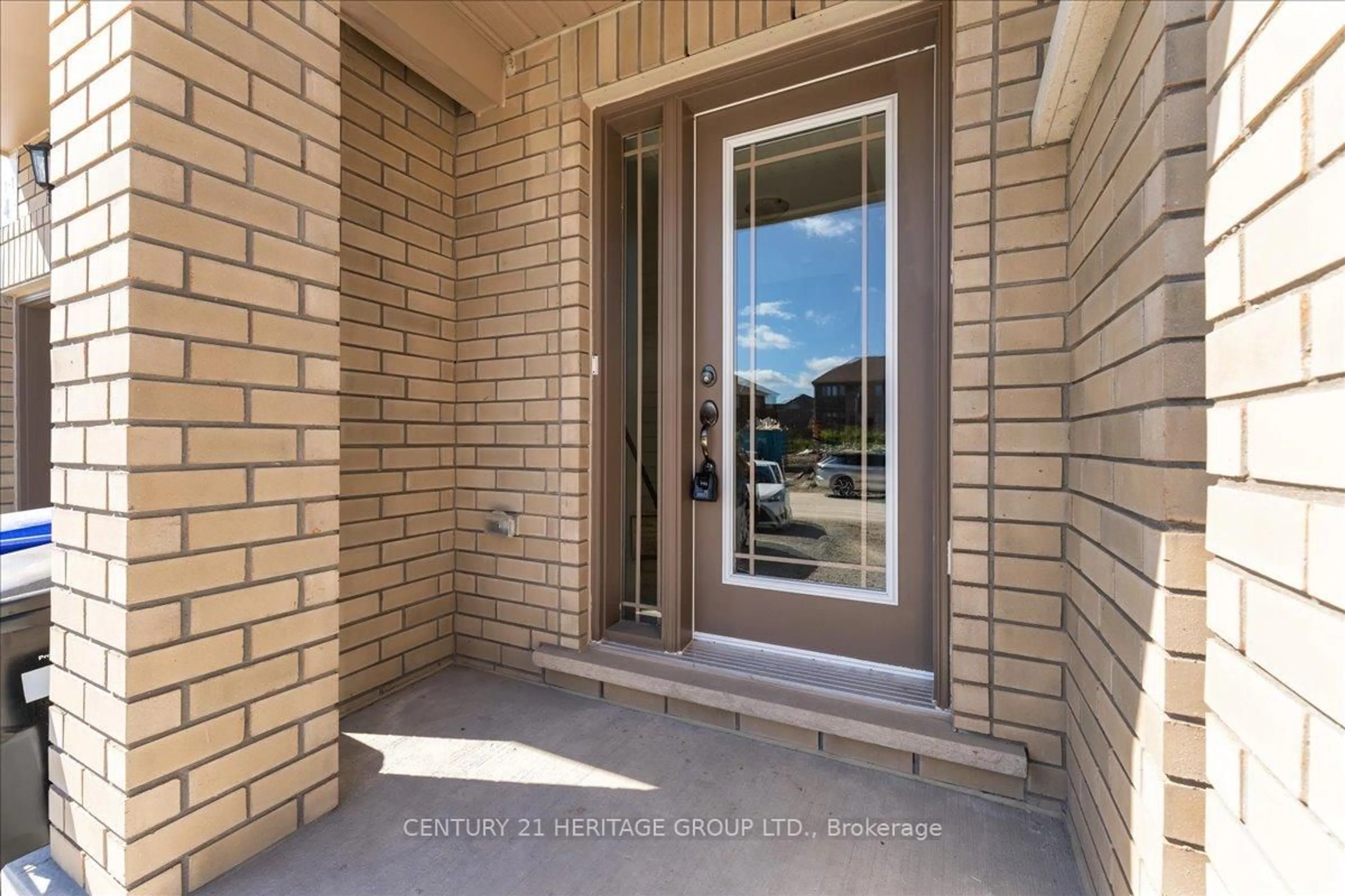 Indoor entryway for 6 Elgin Crt, Bradford West Gwillimbury Ontario L3Z 4R1