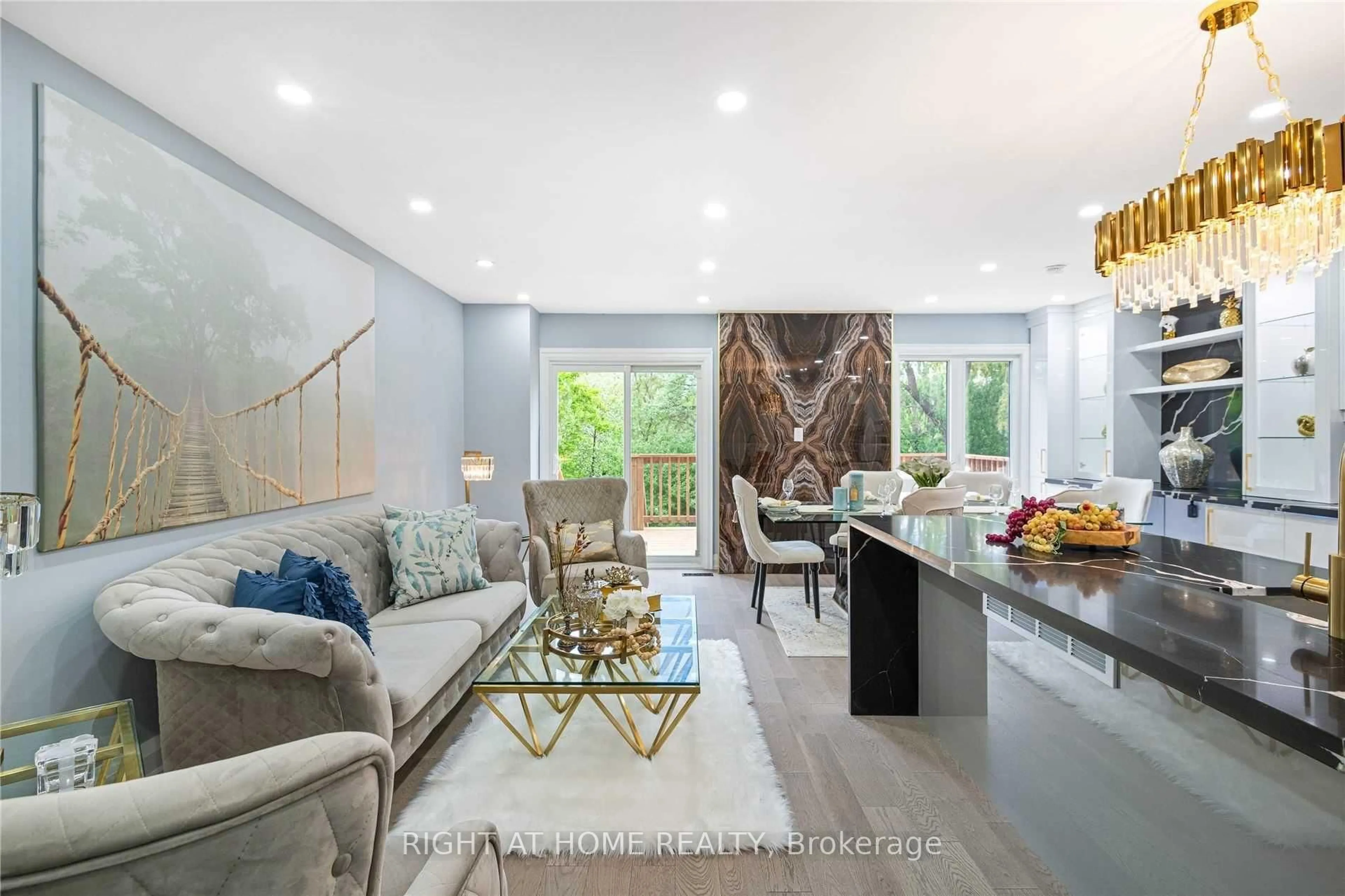 Open concept kitchen, unknown for 11 Michael Dr, Richmond Hill Ontario L4C 5W6