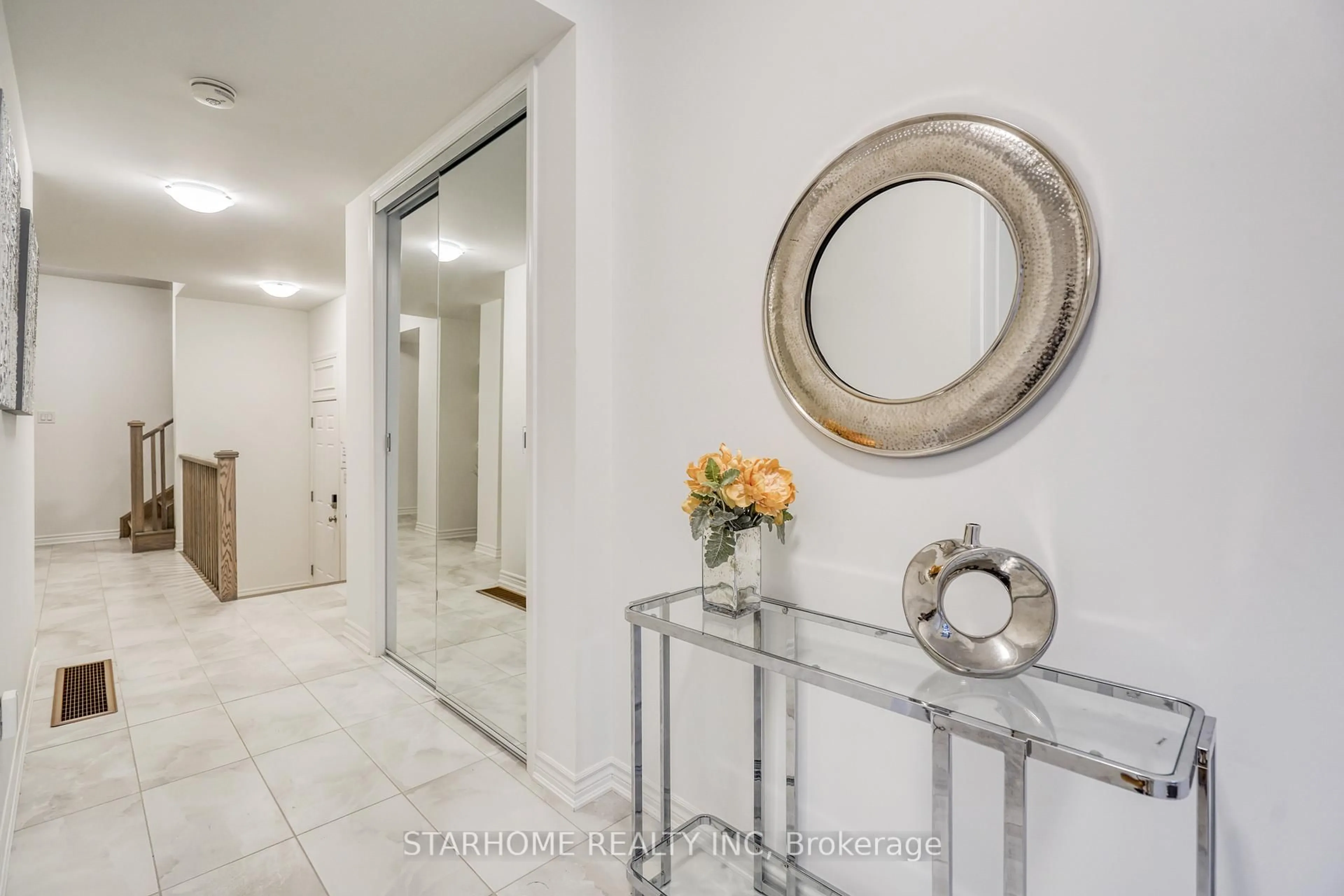 Indoor entryway for 11 Avani Ave, Markham Ontario L6C 3M4