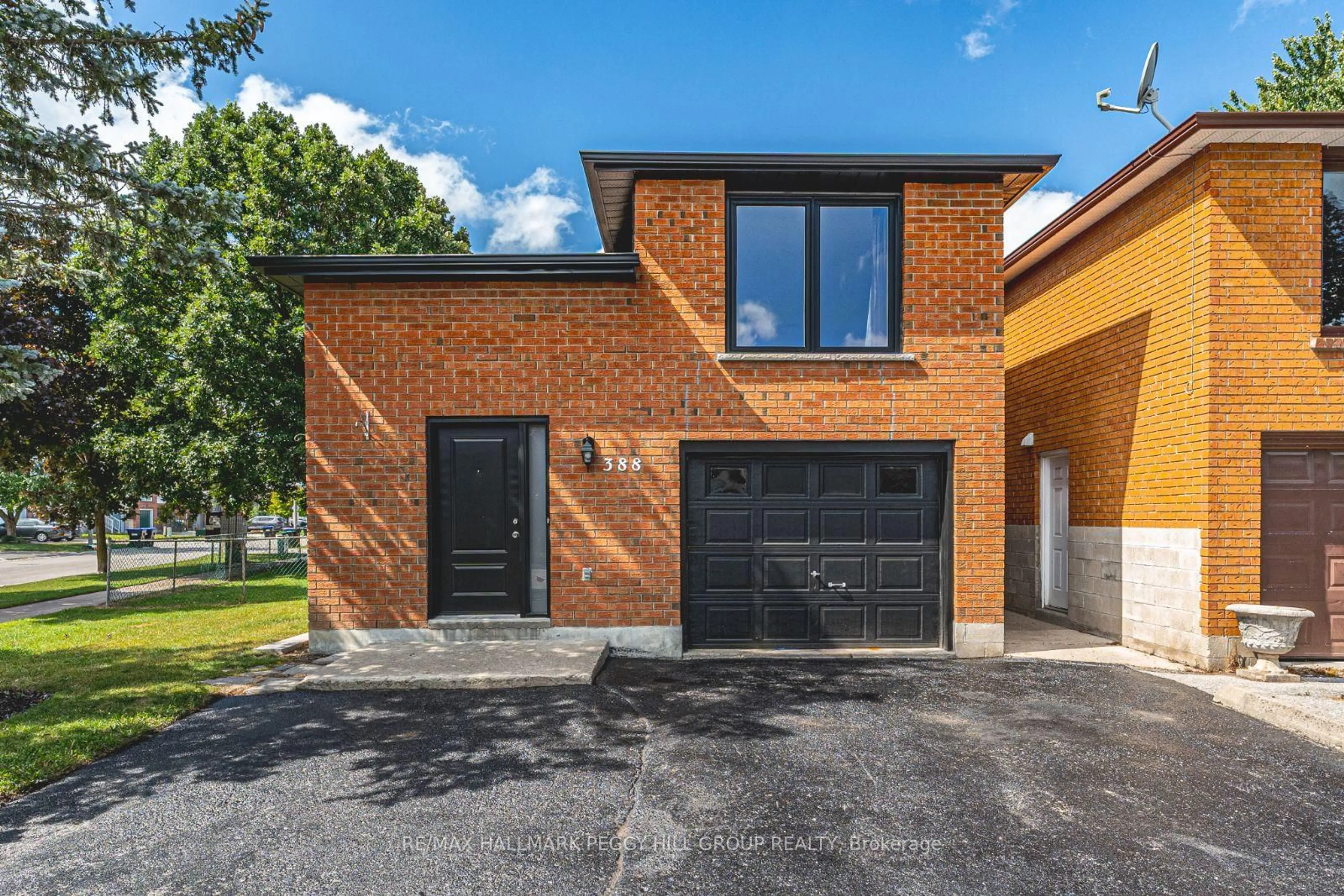 Home with brick exterior material, street for 388 Parkwood Ave, Bradford West Gwillimbury Ontario L3Z 2W9