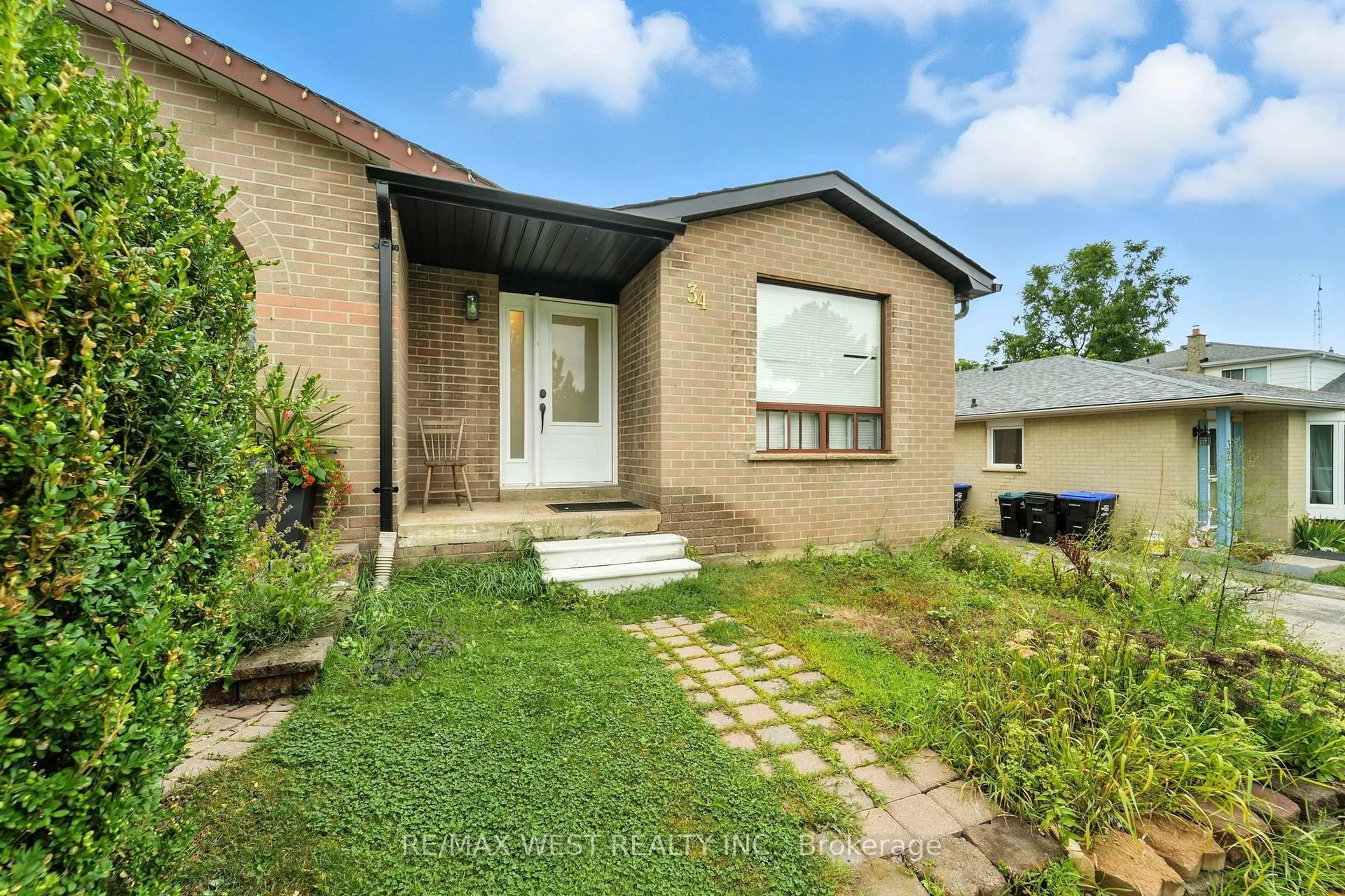 Home with brick exterior material, street for 34 Stewart Ave, New Tecumseth Ontario L9R 1C8