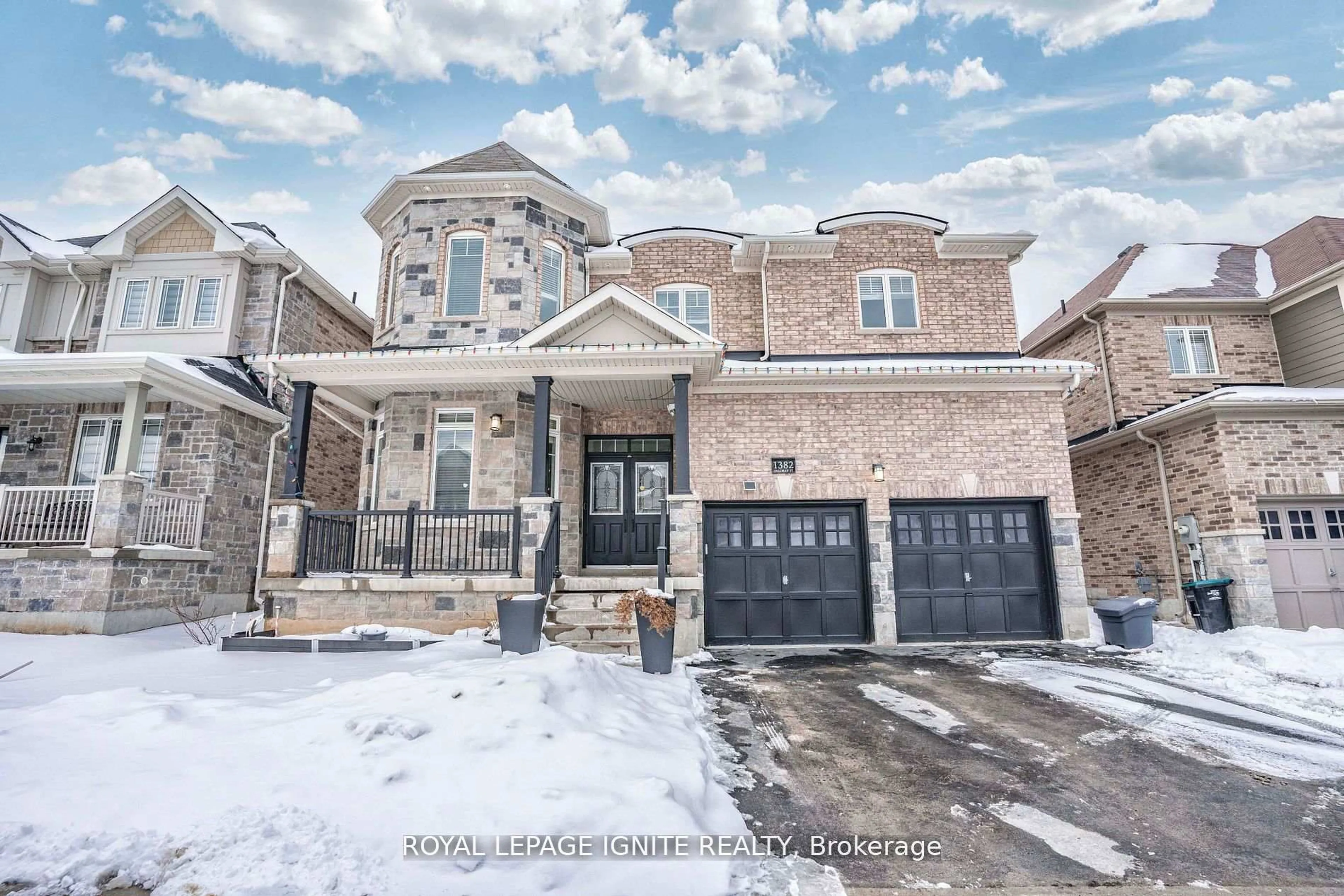 Home with brick exterior material, street for 1382 Dallman St, Innisfil Ontario L0L 1W0