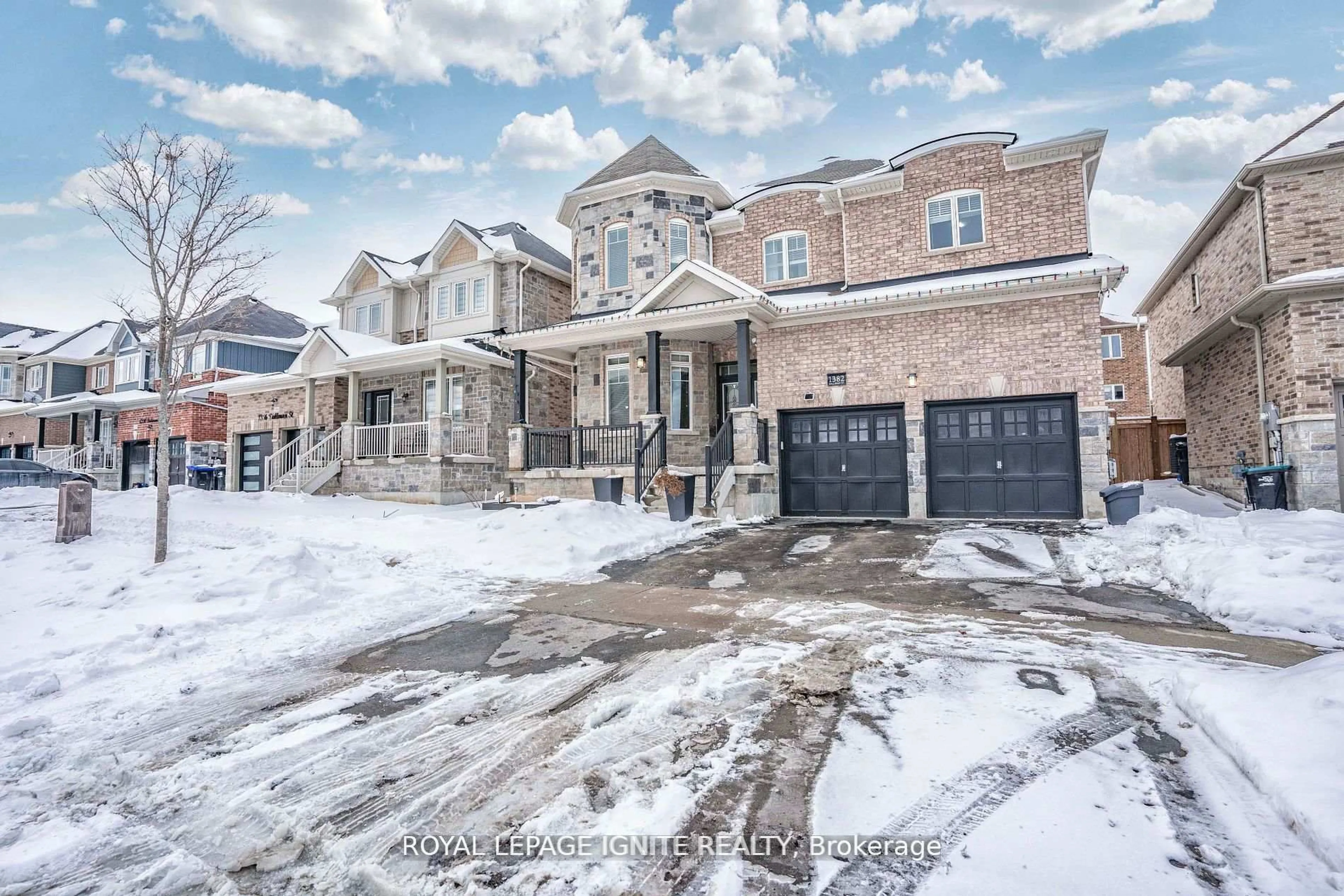 Home with brick exterior material, street for 1382 Dallman St, Innisfil Ontario L0L 1W0