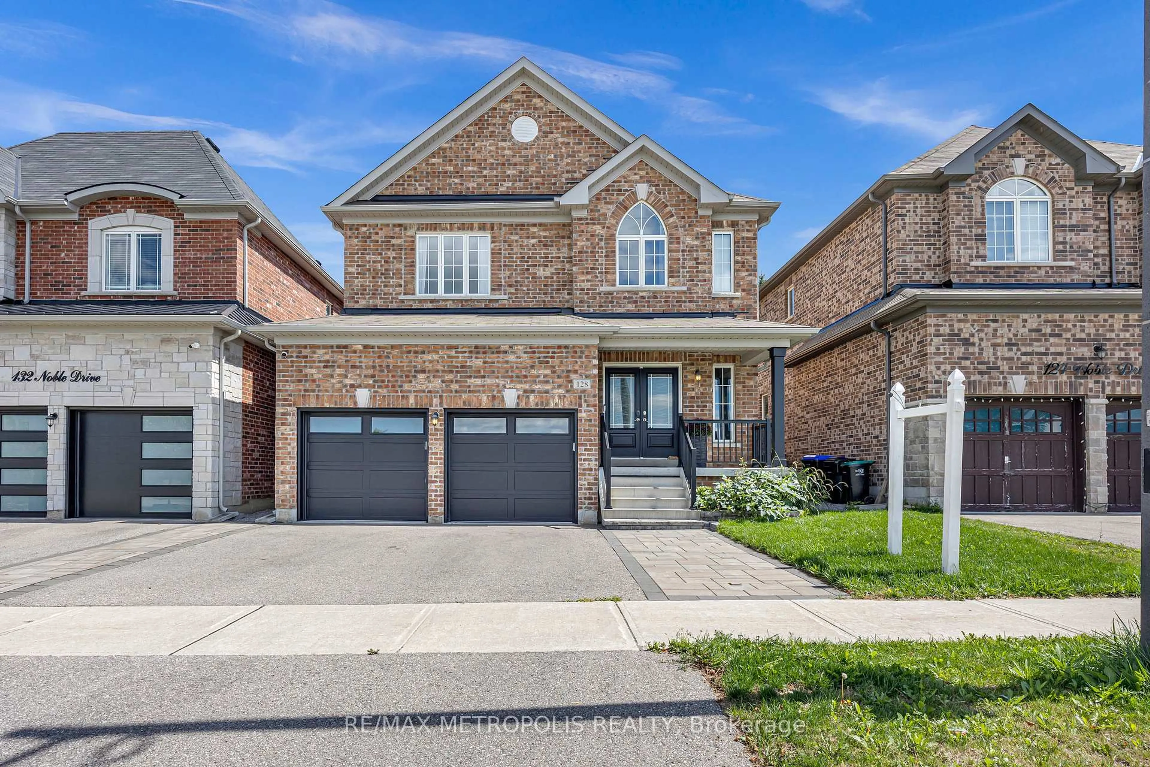 Home with brick exterior material, street for 128 Noble Dr, Bradford West Gwillimbury Ontario L3Z 0J5