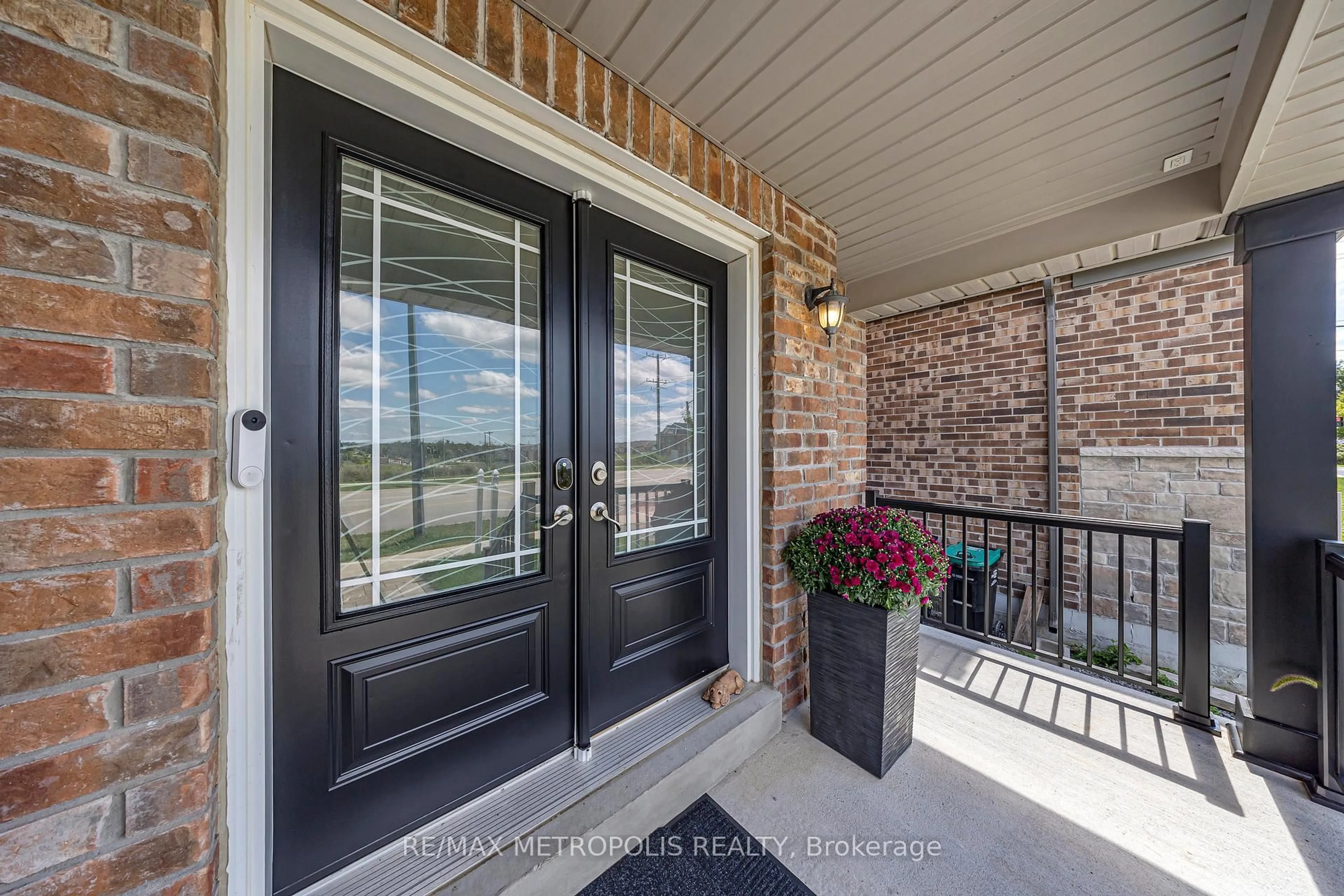 Indoor entryway for 128 Noble Dr, Bradford West Gwillimbury Ontario L3Z 0J5