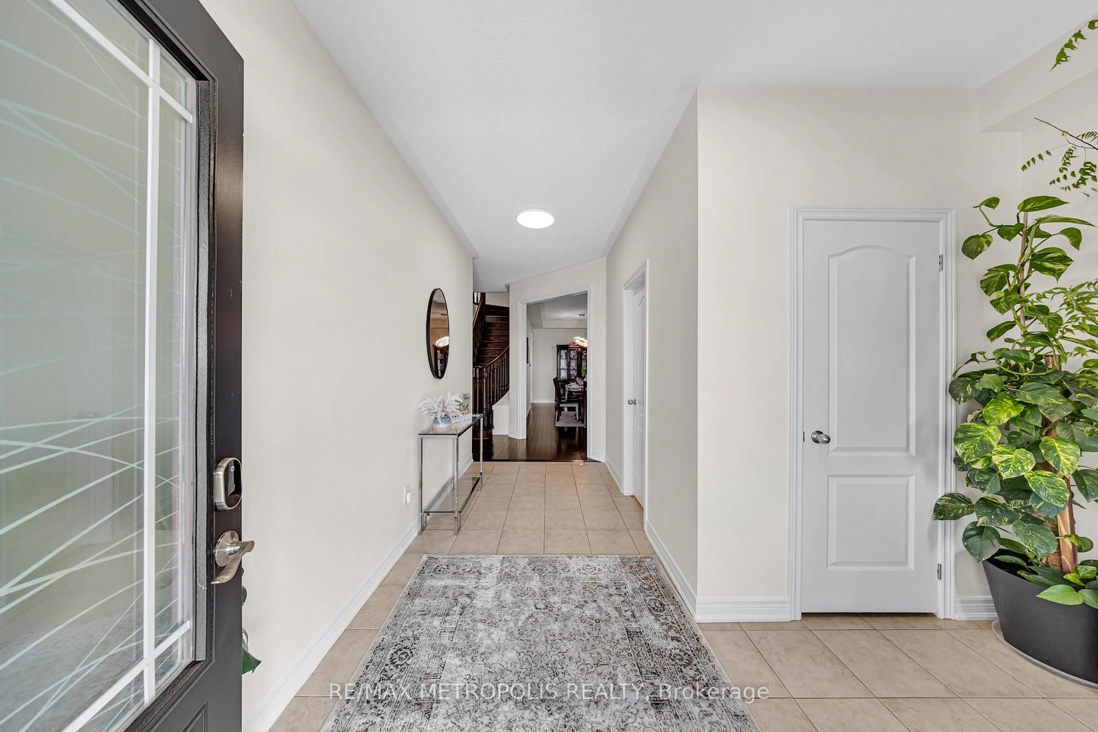 Indoor entryway for 128 Noble Dr, Bradford West Gwillimbury Ontario L3Z 0J5