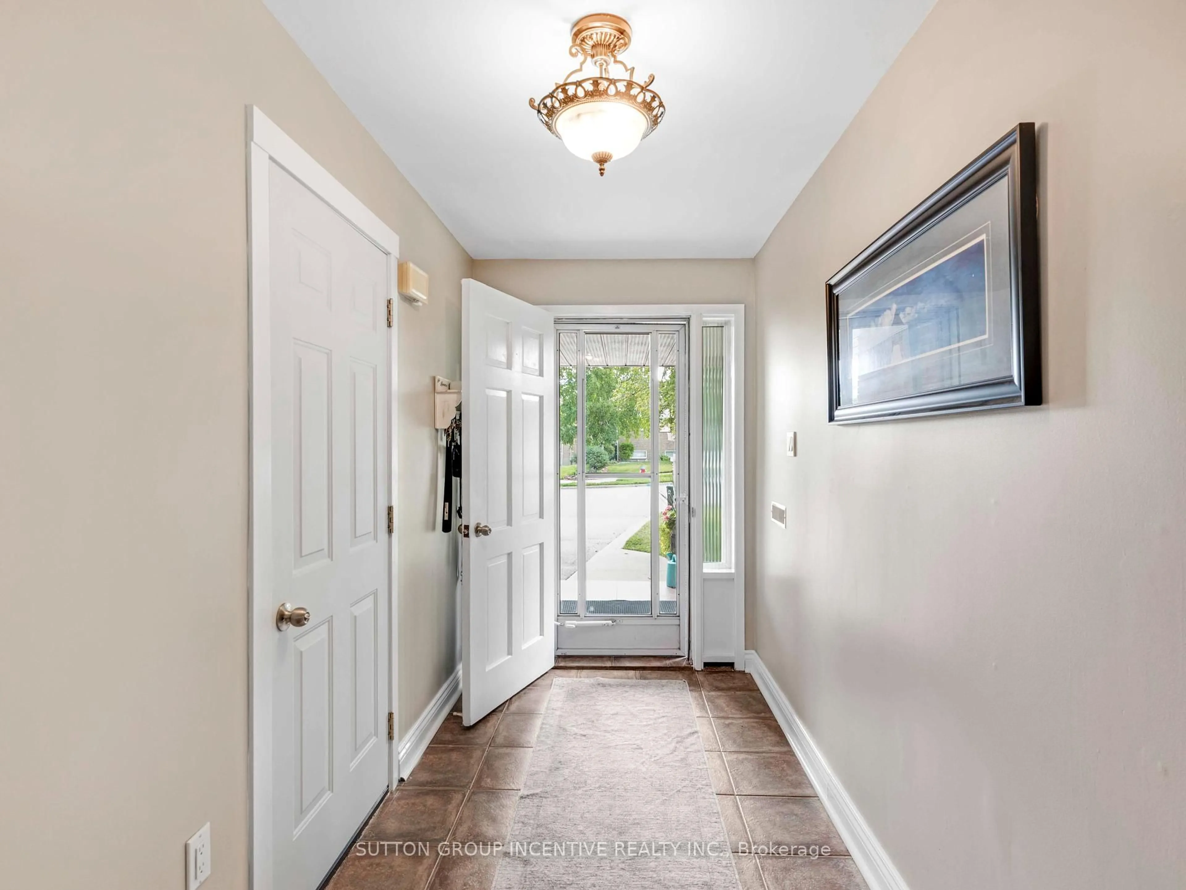 Indoor entryway for 412 Orsi Ave, Bradford West Gwillimbury Ontario L3Z 1B9