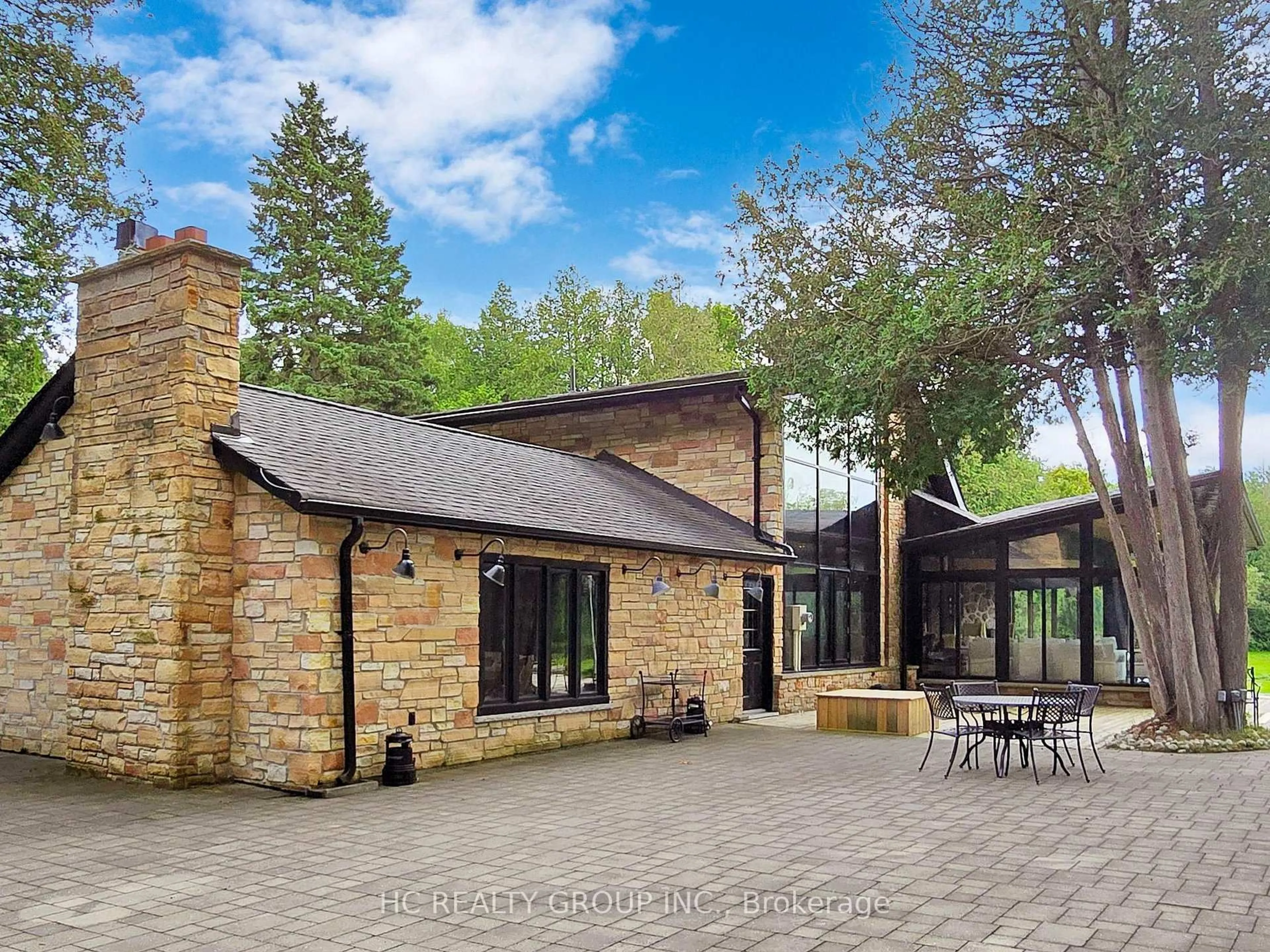 Home with brick exterior material, unknown for 7779 Concession  2, Uxbridge Ontario L9P 0H9