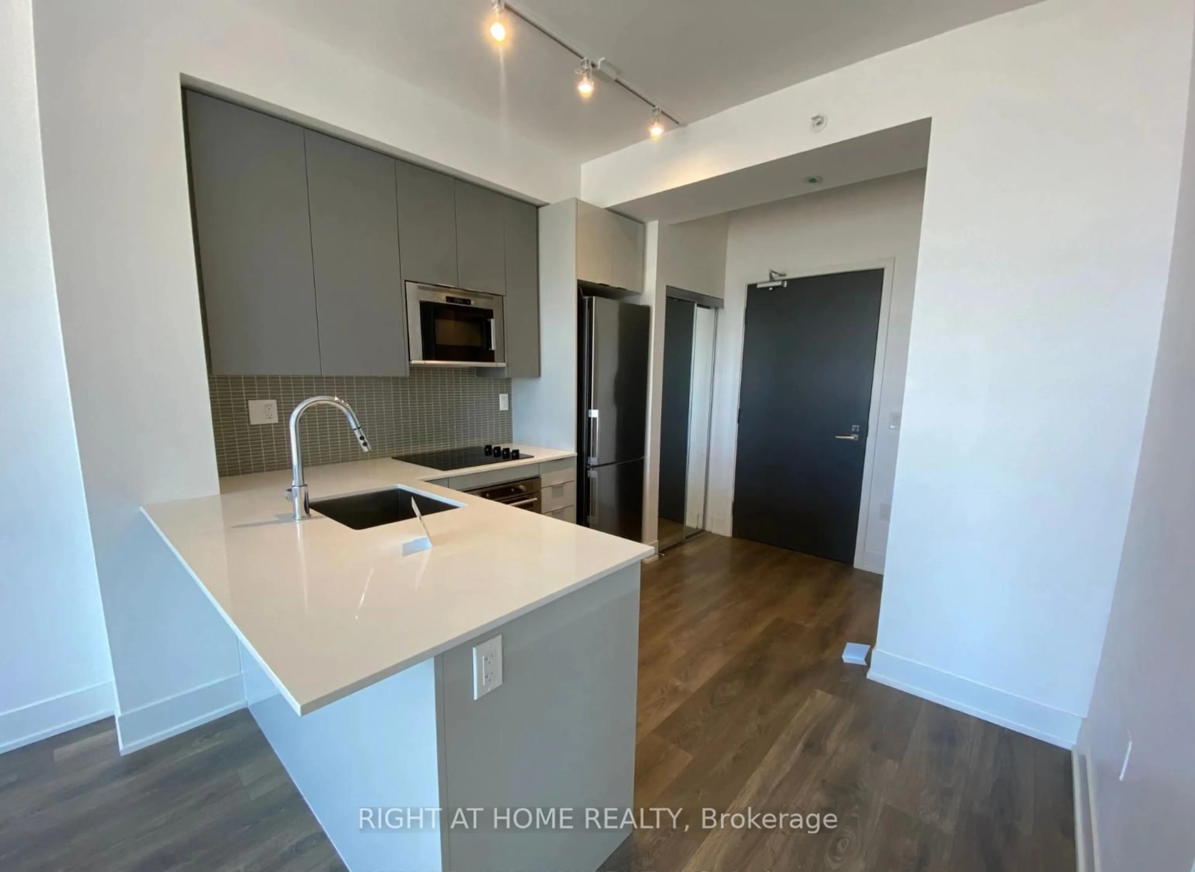 Open concept kitchen, unknown for 2916 Highway 7 Rd #411, Vaughan Ontario L4K 0K6