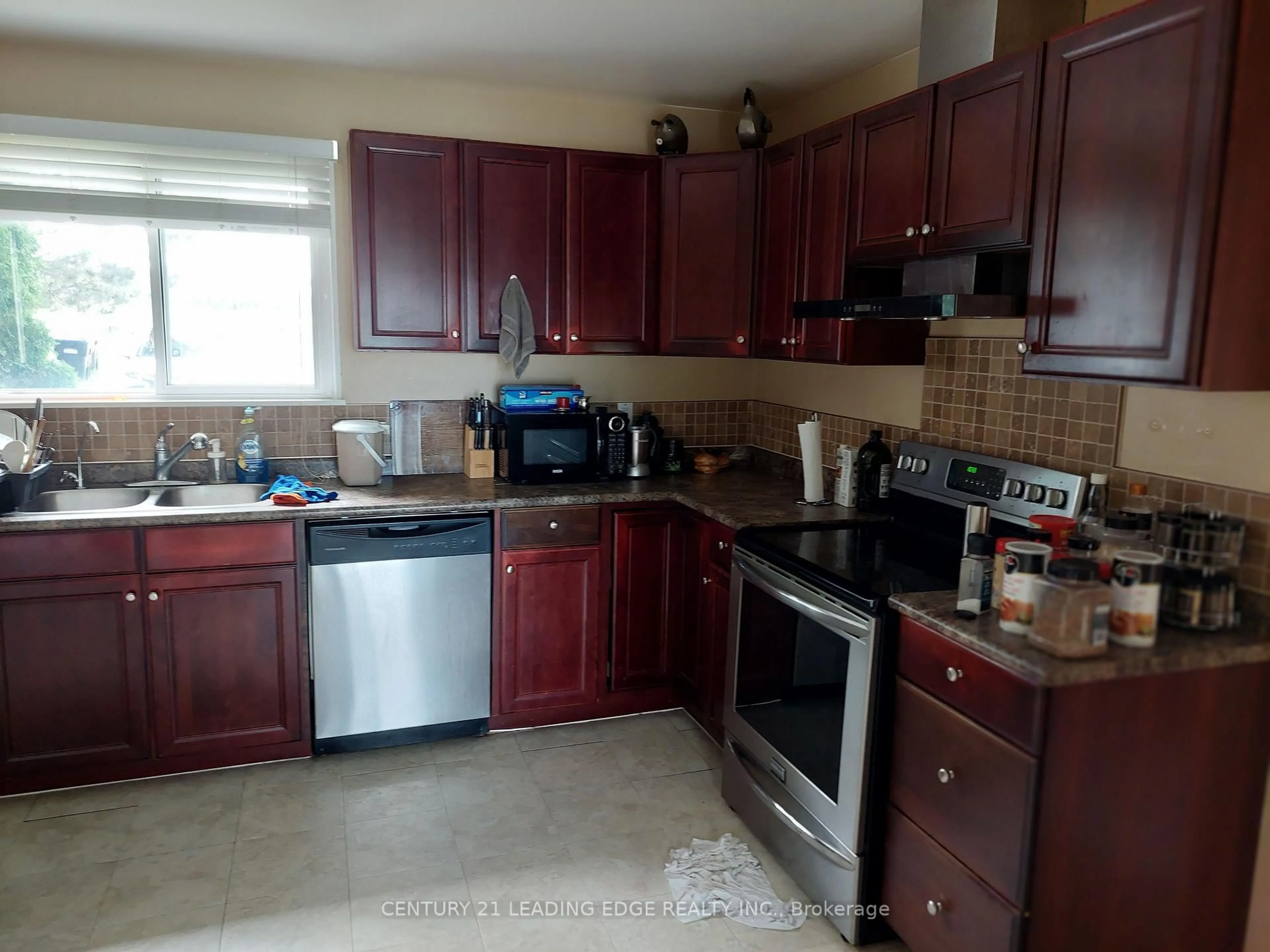 Standard kitchen, unknown for 4884 2nd Line Rd, New Tecumseth Ontario L0G 1T0