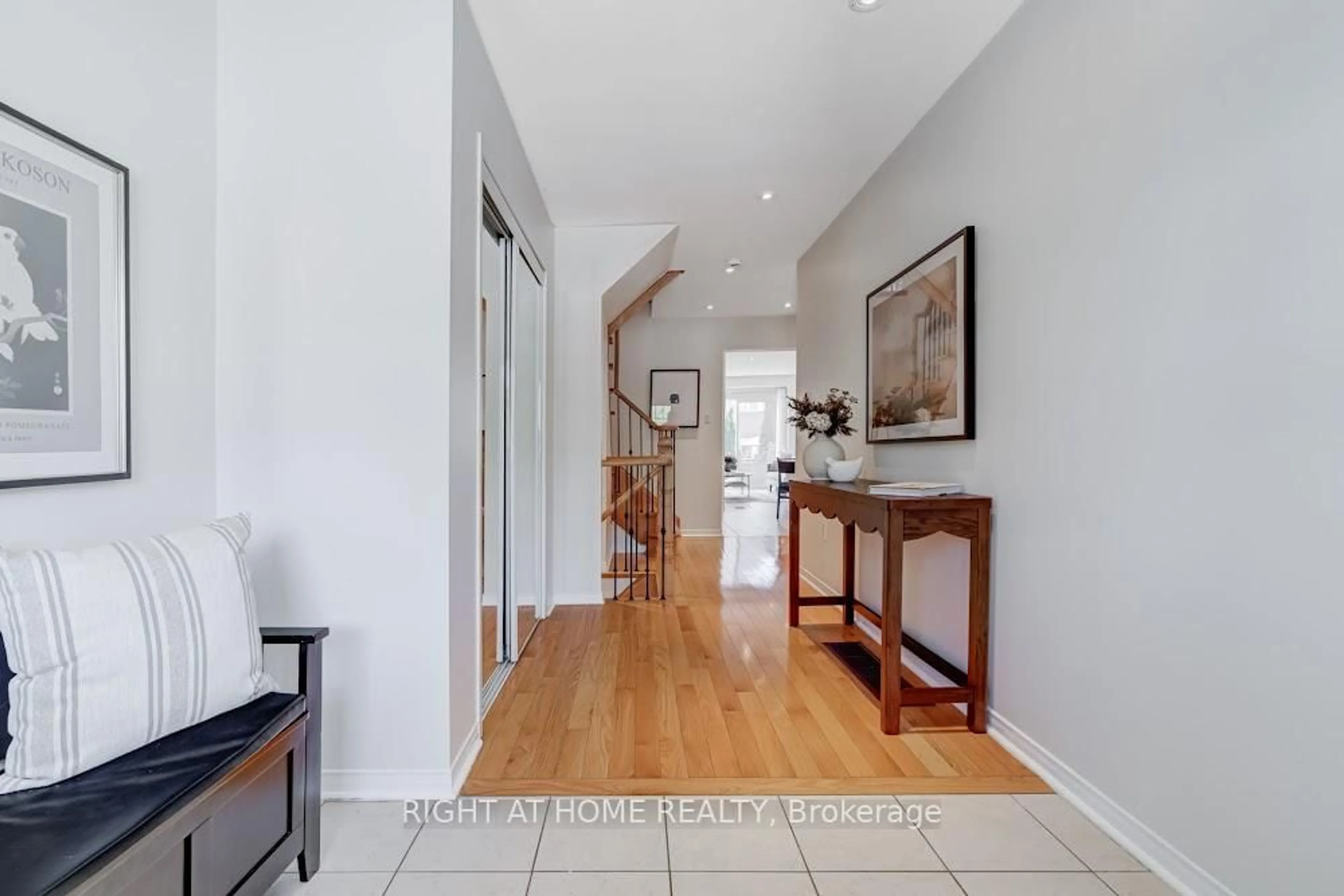 Indoor entryway for 35 Brahm Crt, Vaughan Ontario L4H 0K3