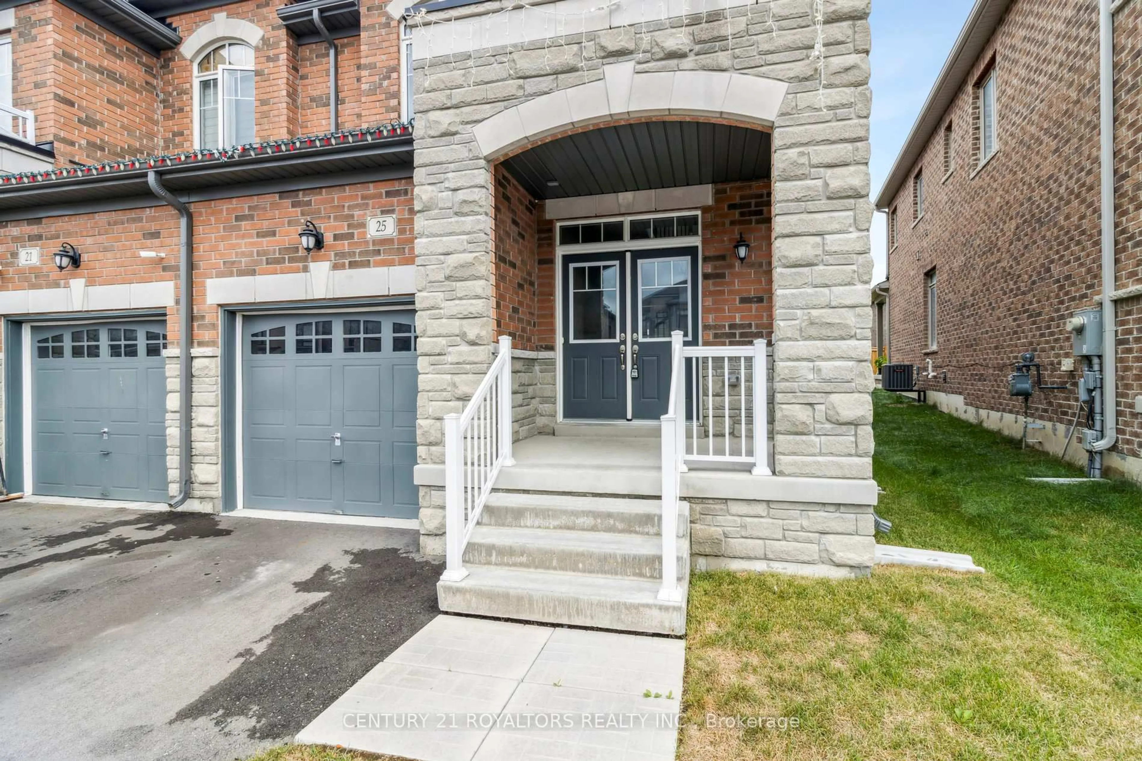 Home with brick exterior material, street for 25 Ferragine Cres, Bradford West Gwillimbury Ontario L3Z 4J9